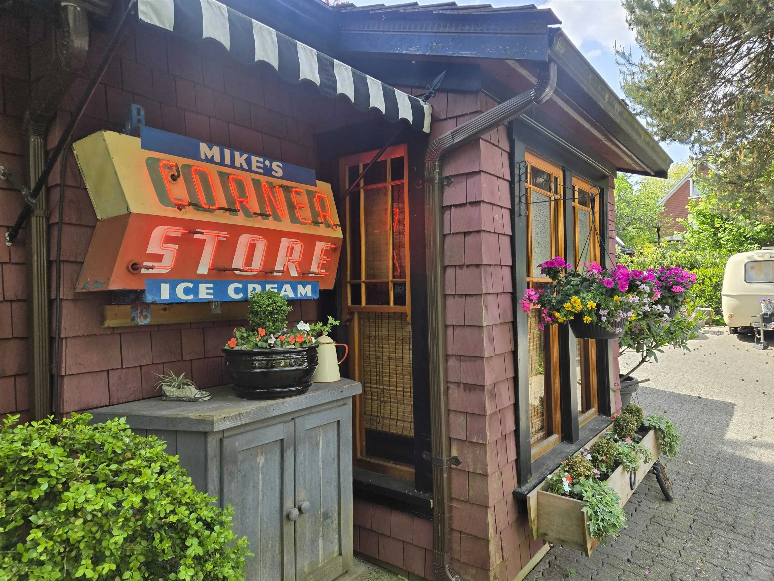 140 W 10th Avenue