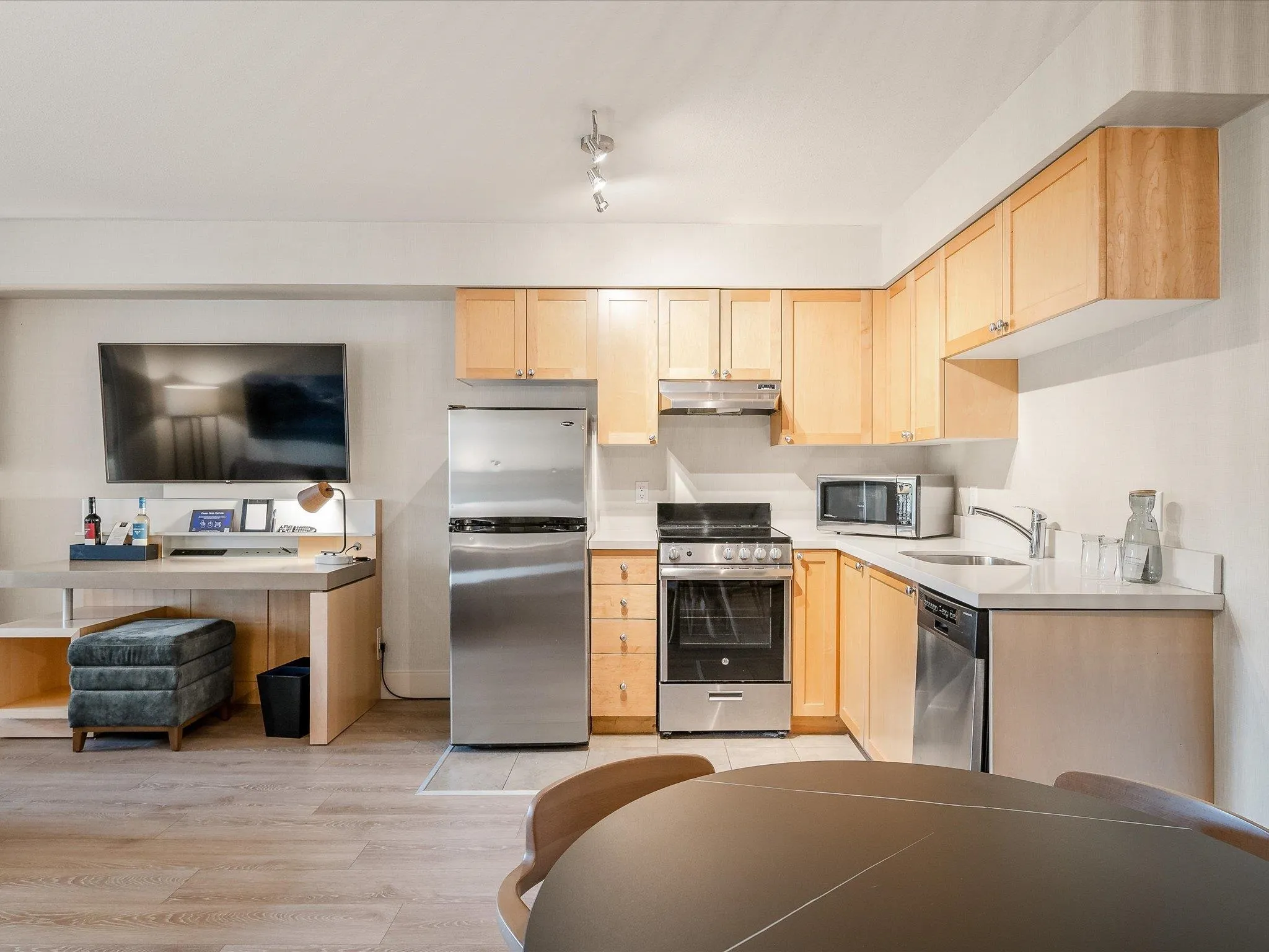 2412 4308 Main Street