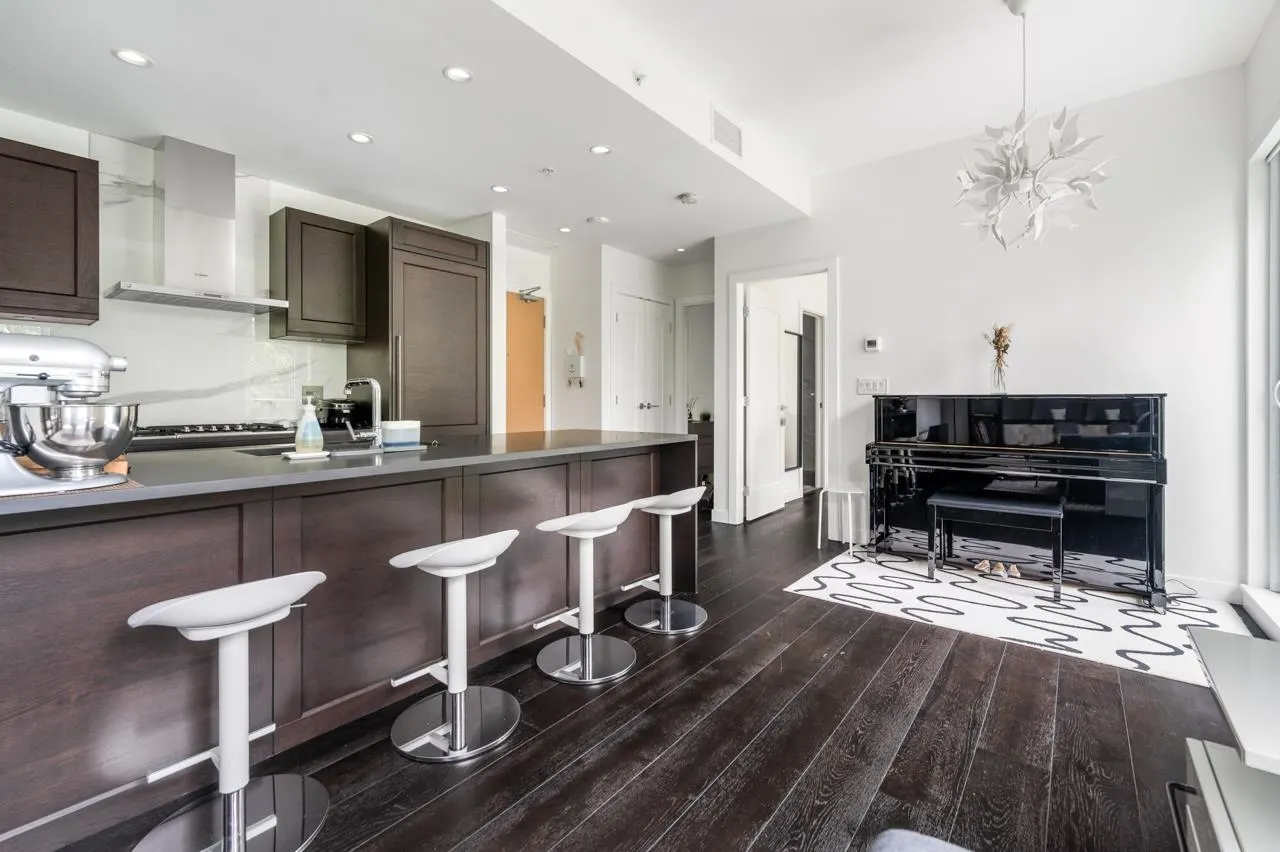 M409 5681 Birney Avenue