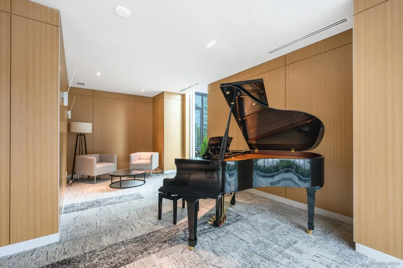 M409 5681 Birney Avenue