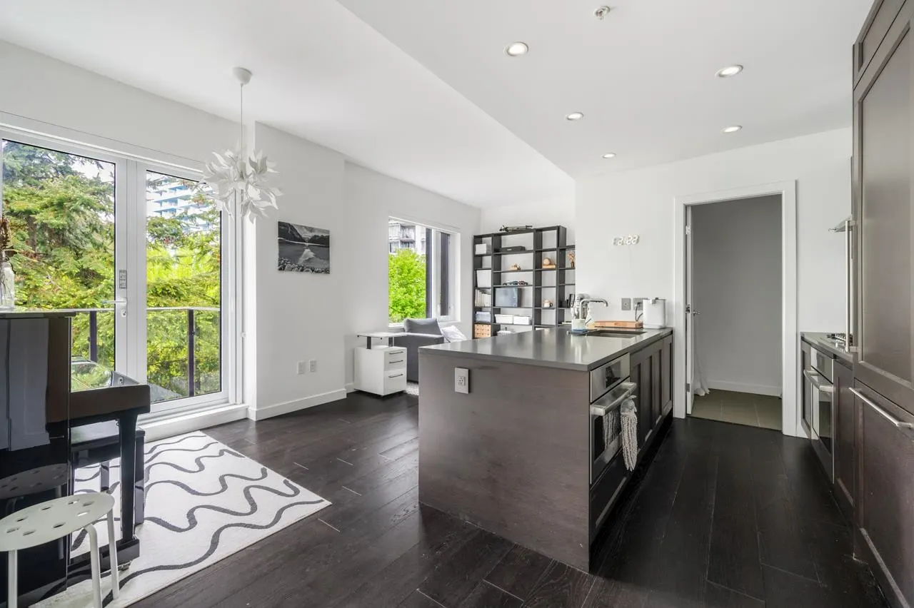 M409 5681 Birney Avenue