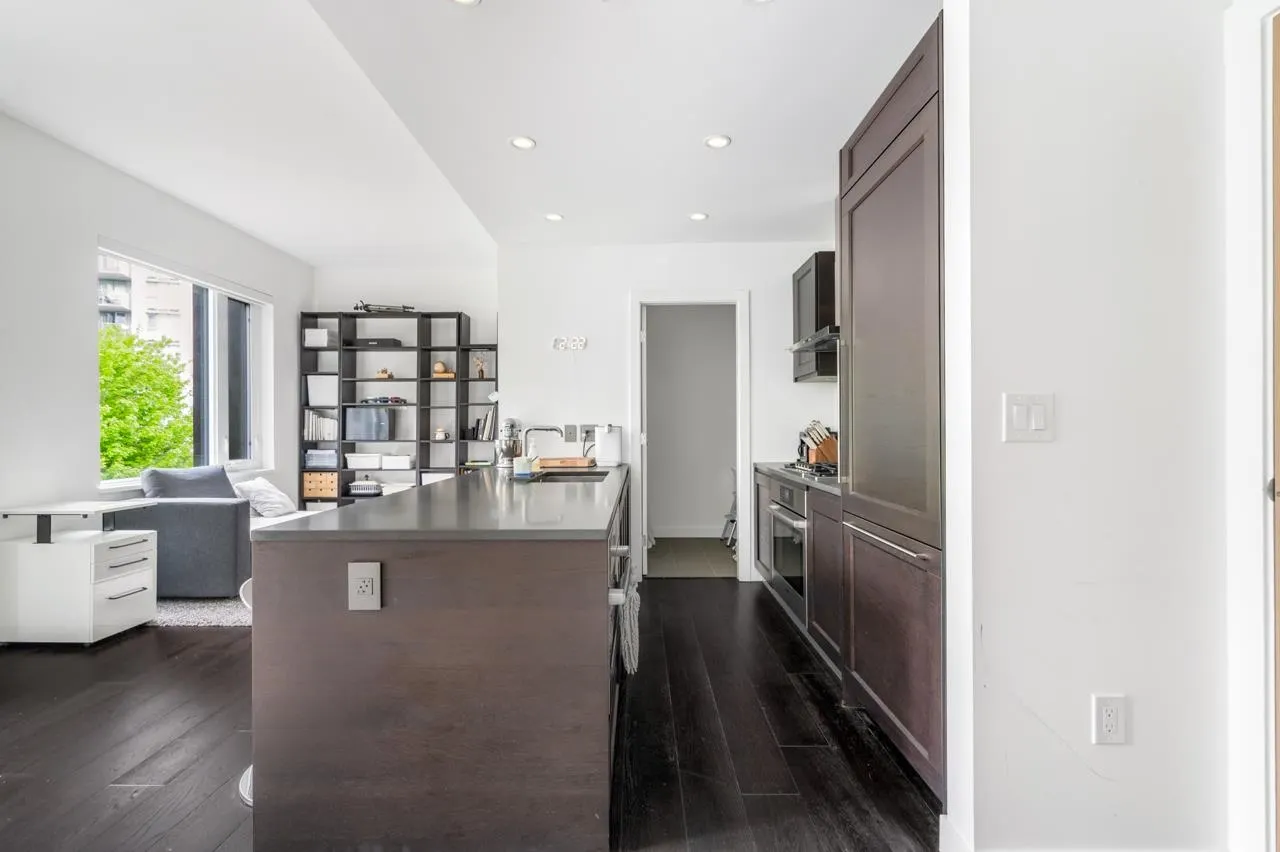 M409 5681 Birney Avenue
