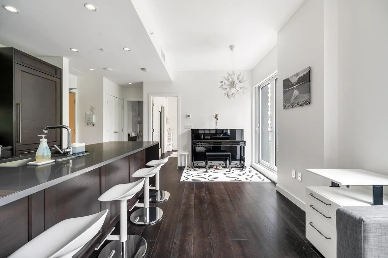 M409 5681 Birney Avenue