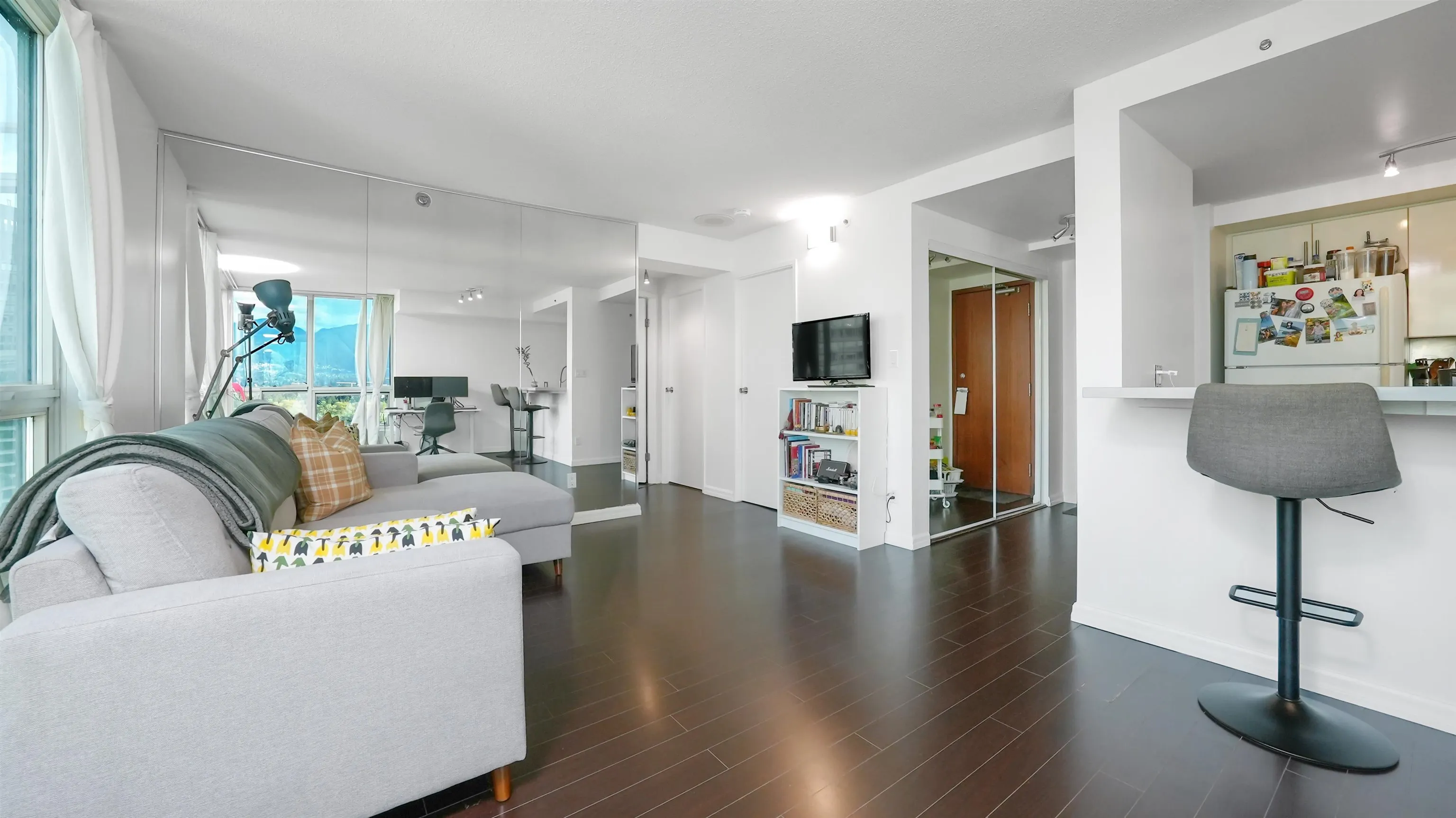 1704 555 Jervis Street