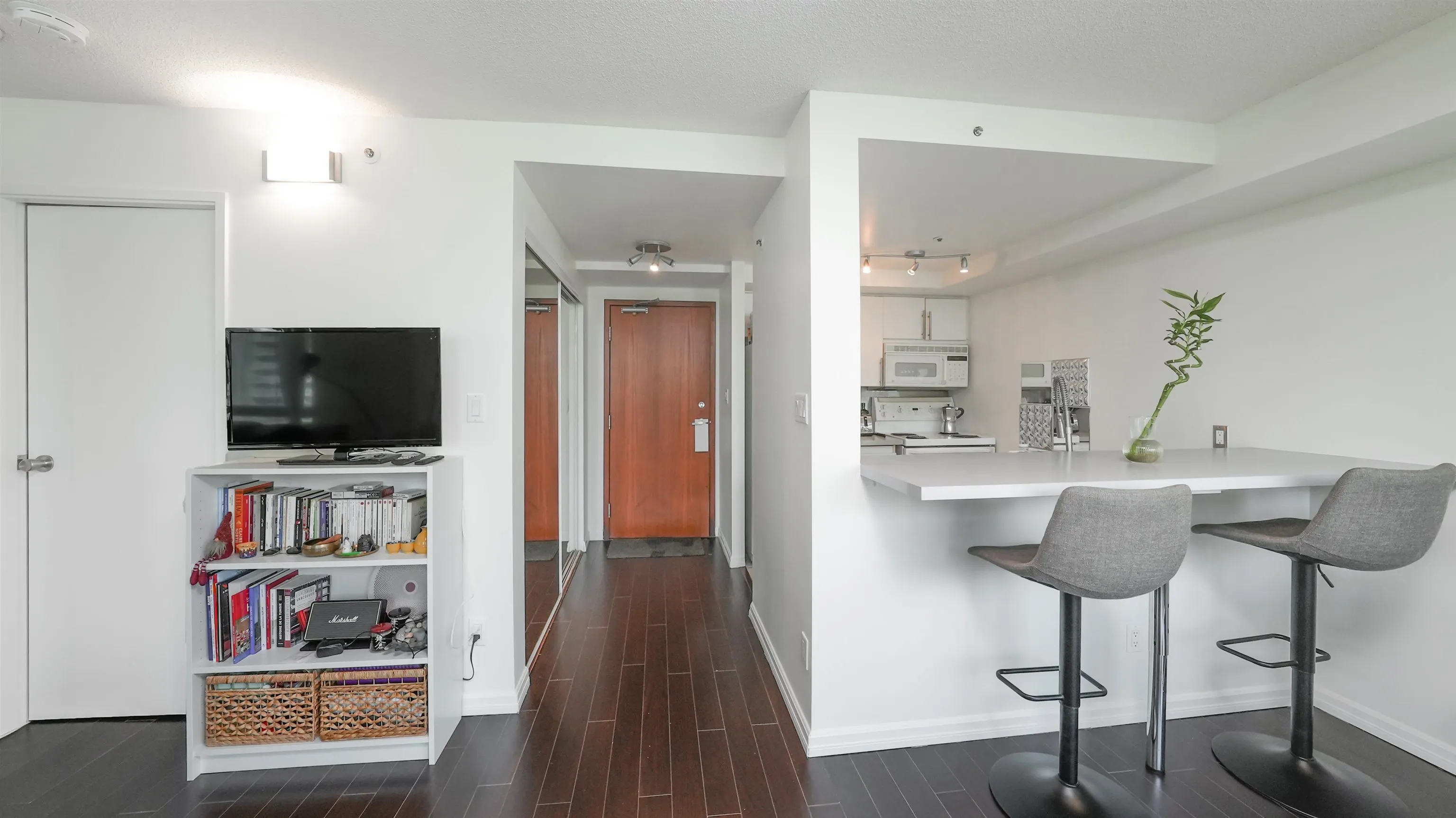 1704 555 Jervis Street