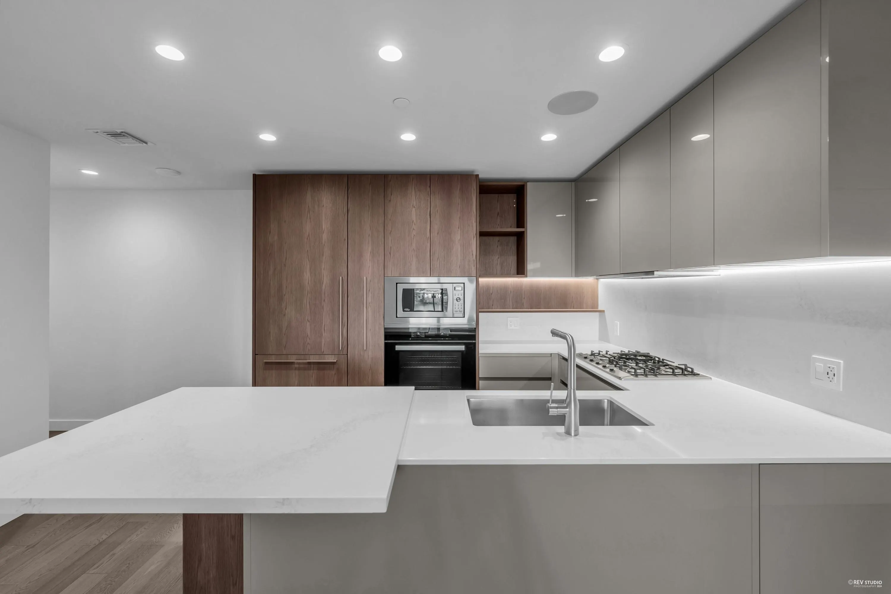 601 6855 Pearson Way