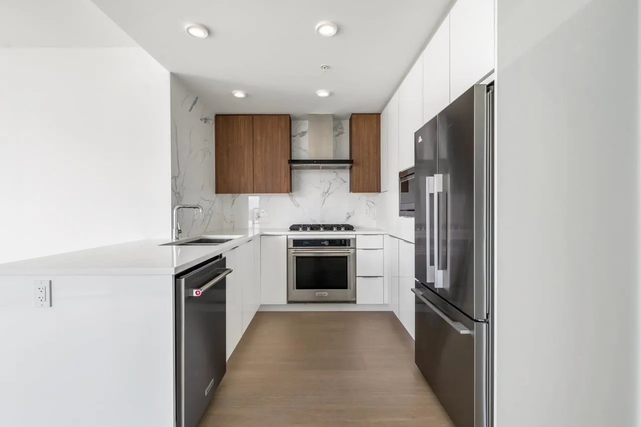 1105 7683 Park Crescent