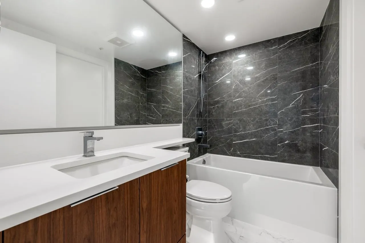 1105 7683 Park Crescent