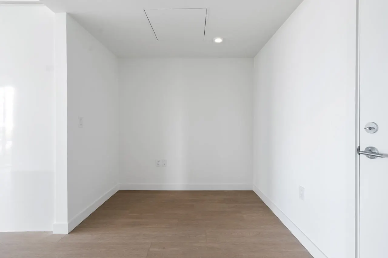 1105 7683 Park Crescent