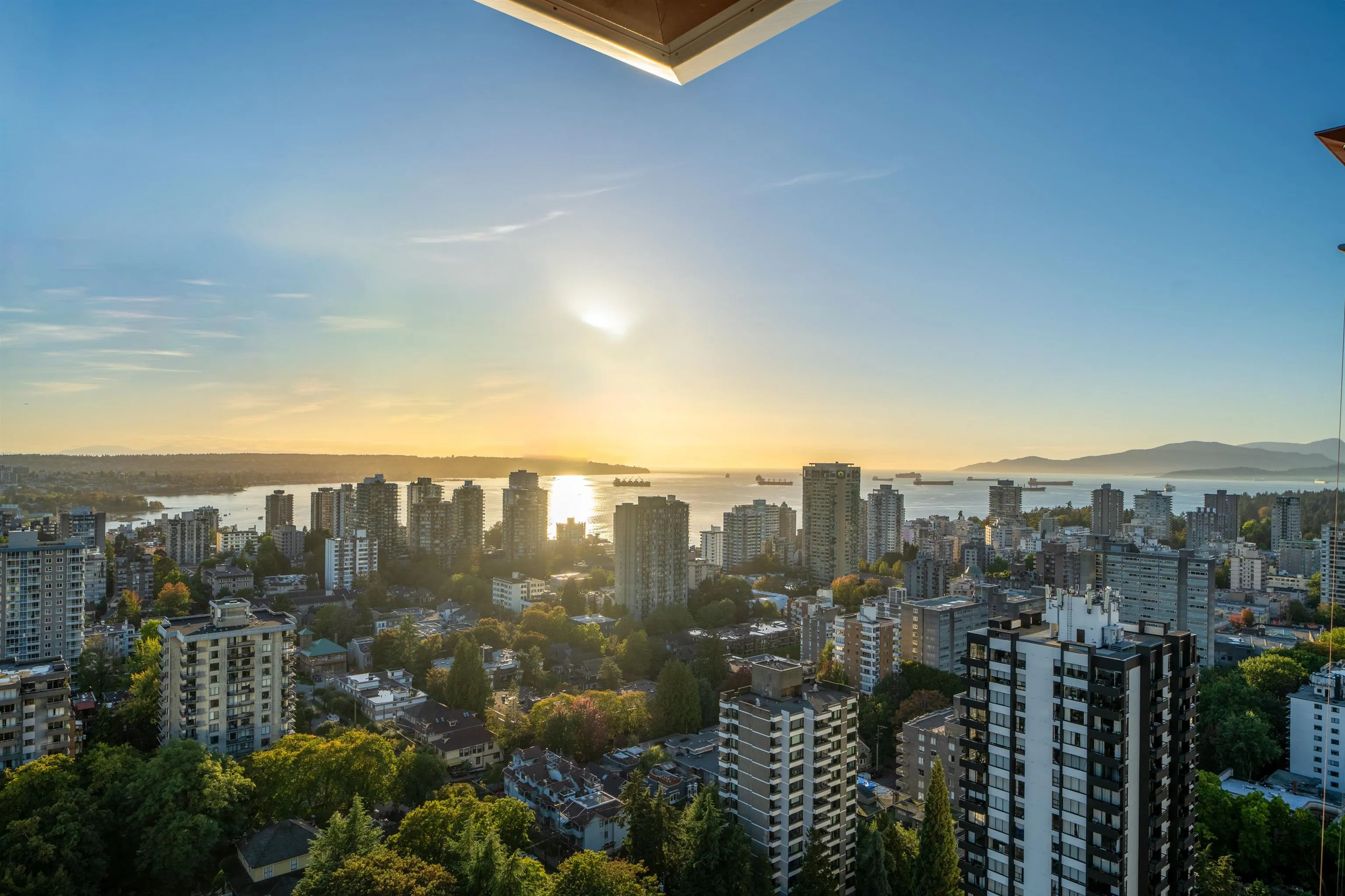 2901 1408 Robson Street