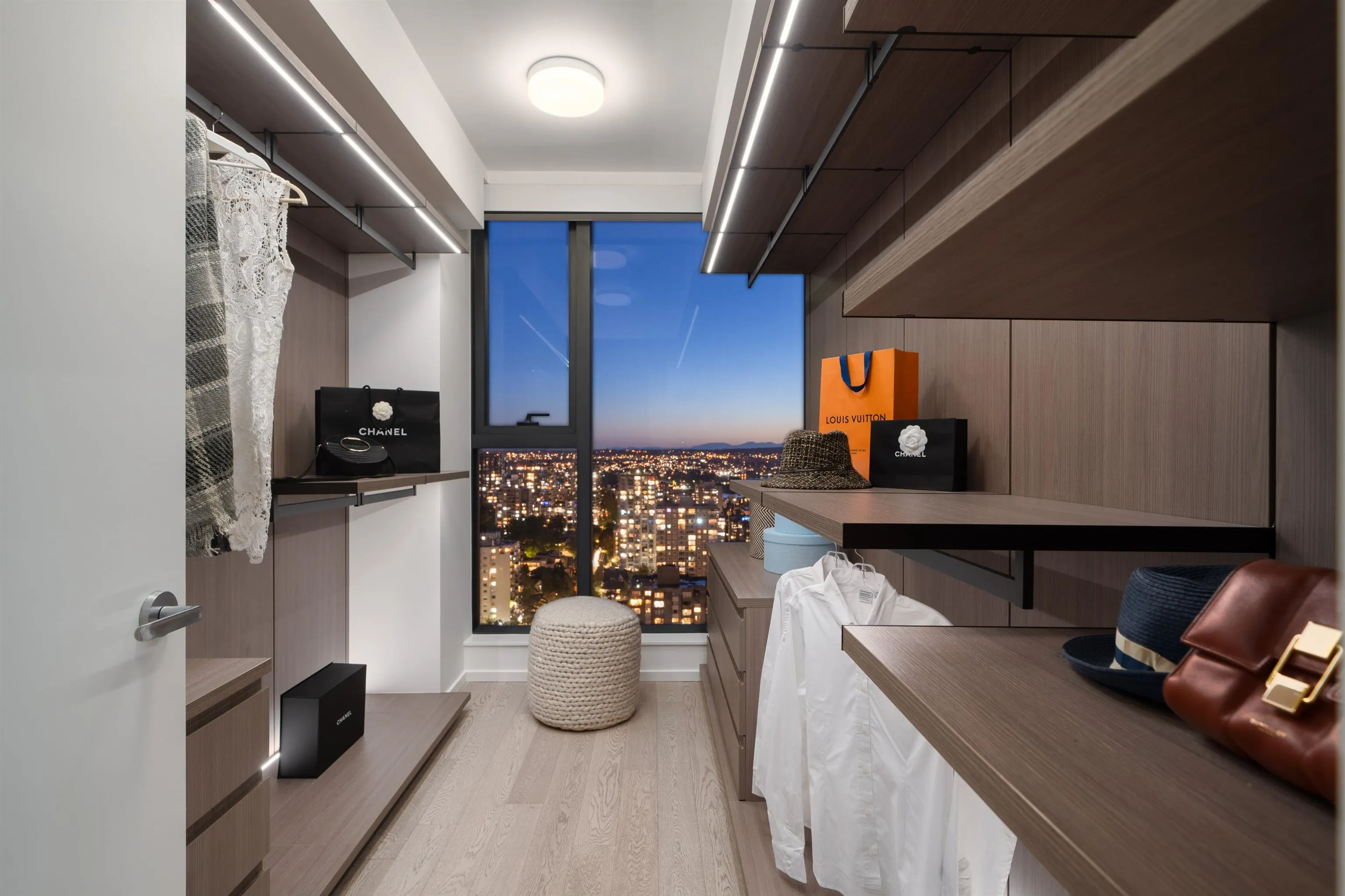 2901 1408 Robson Street