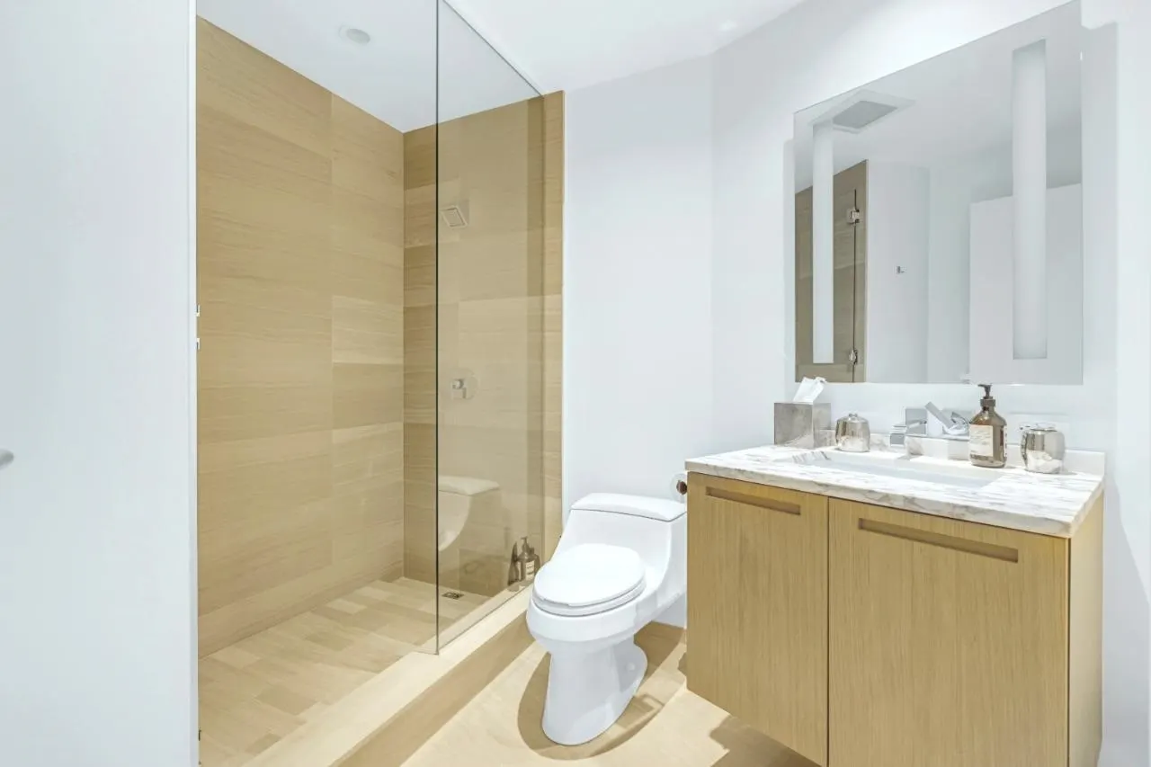 2303 1011 W Cordova Street