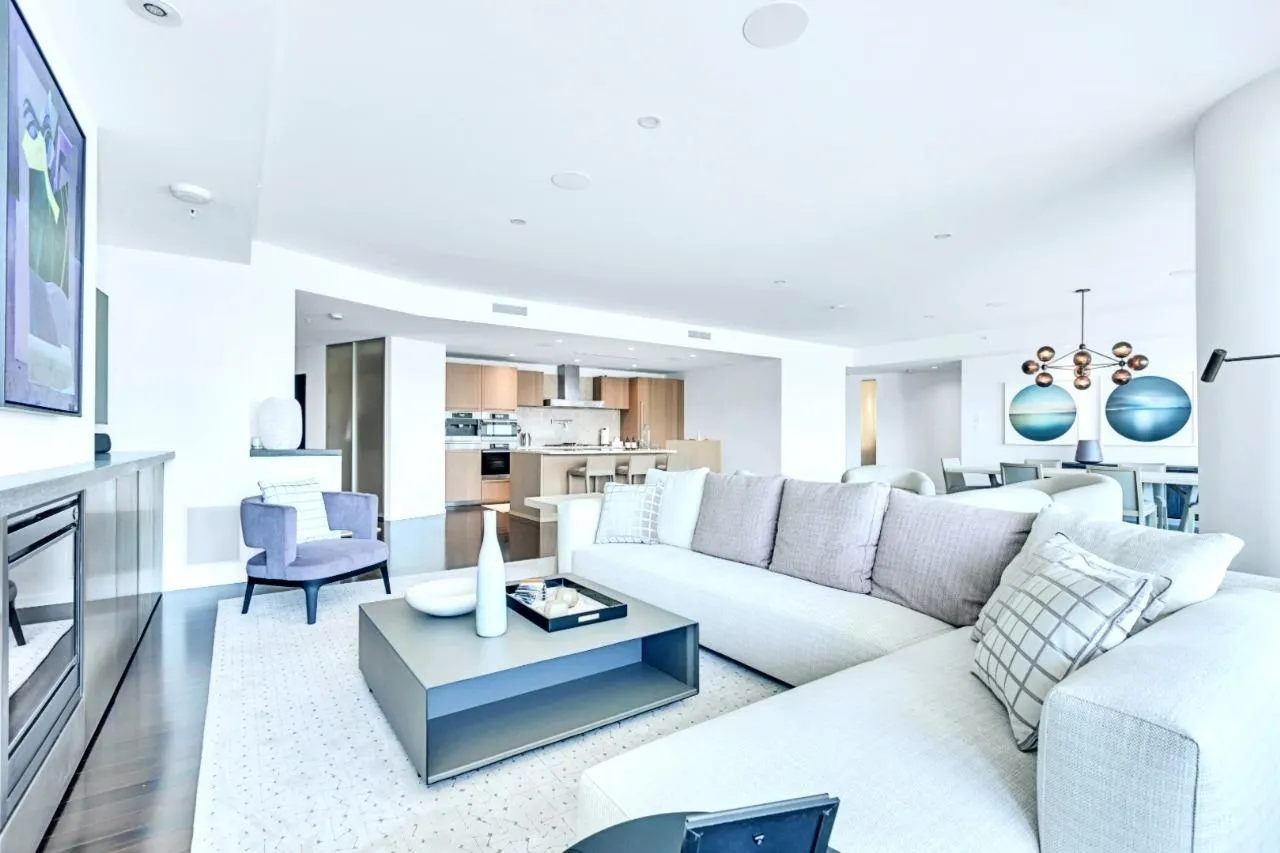 2303 1011 W Cordova Street