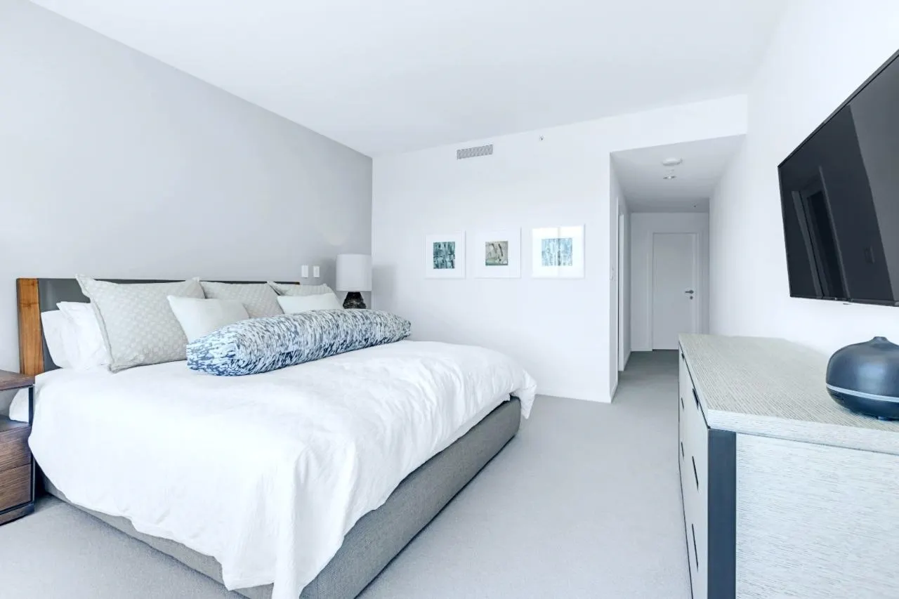 2303 1011 W Cordova Street