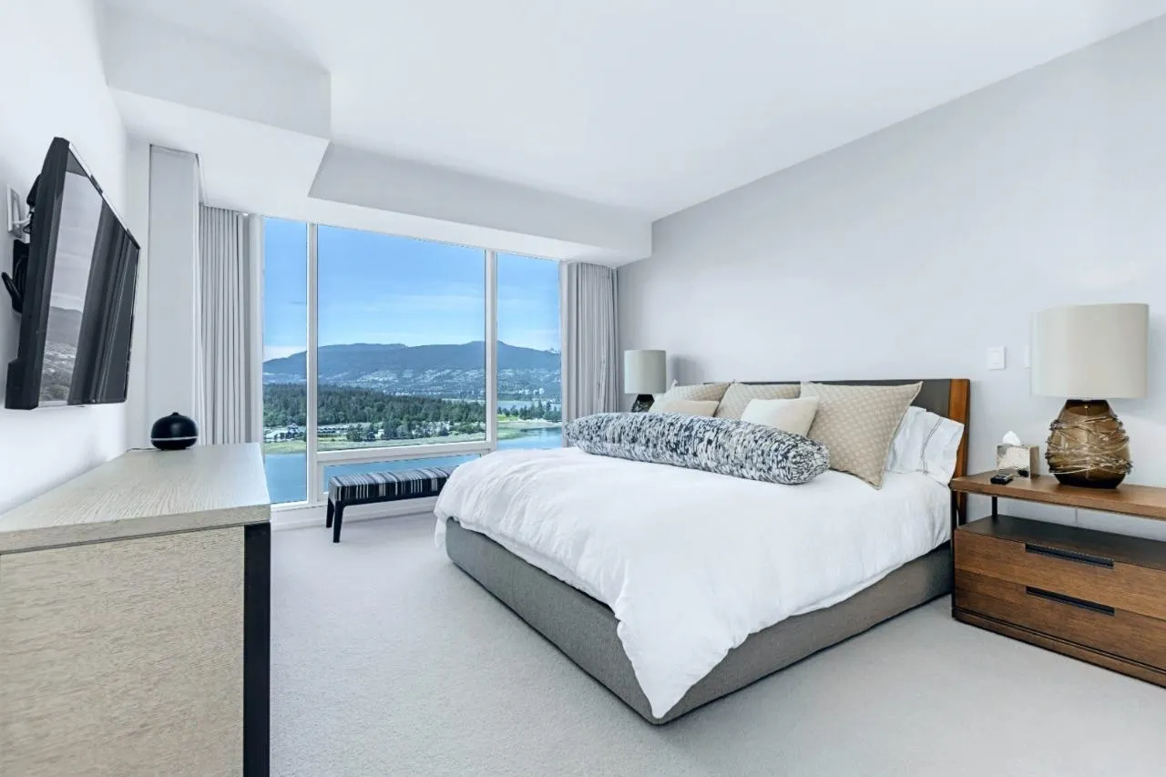 2303 1011 W Cordova Street