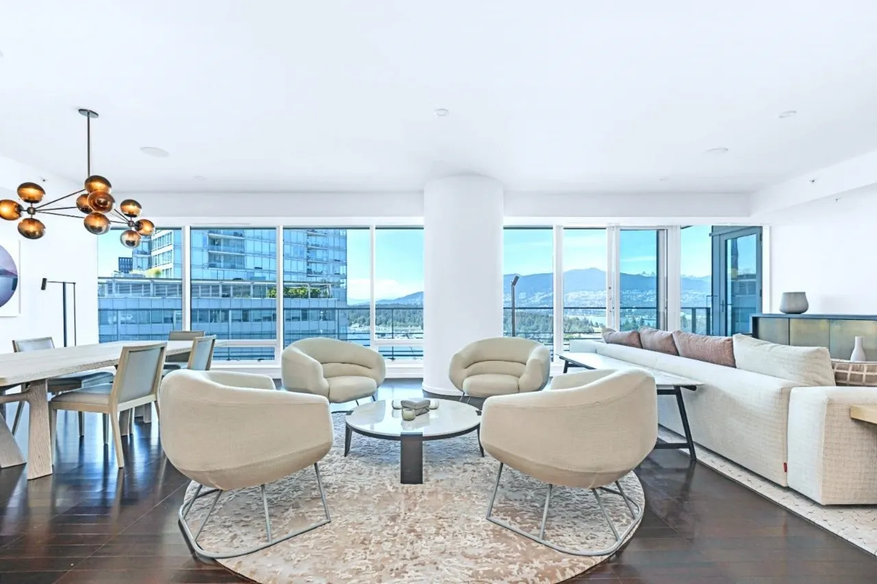 2303 1011 W Cordova Street