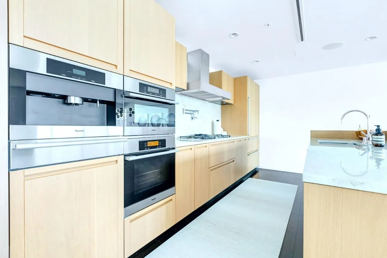 2303 1011 W Cordova Street