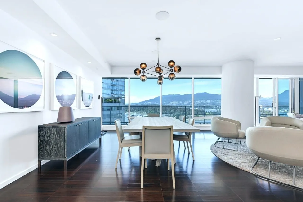 2303 1011 W Cordova Street