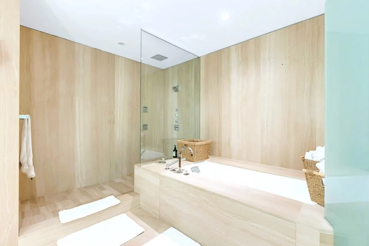 2303 1011 W Cordova Street