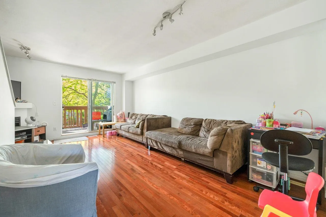 15 7100 Lynnwood Drive