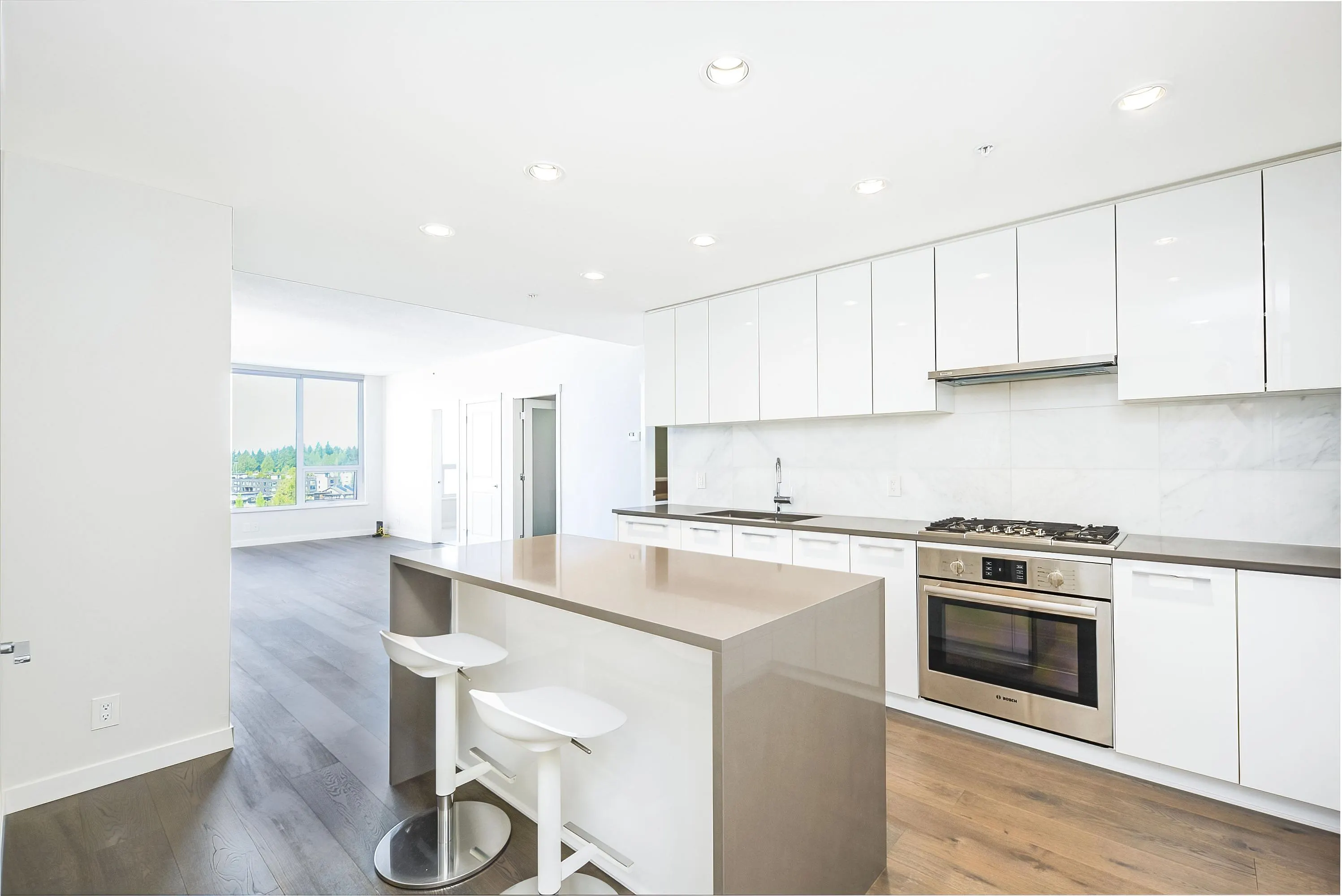 1302 3487 Binning Road