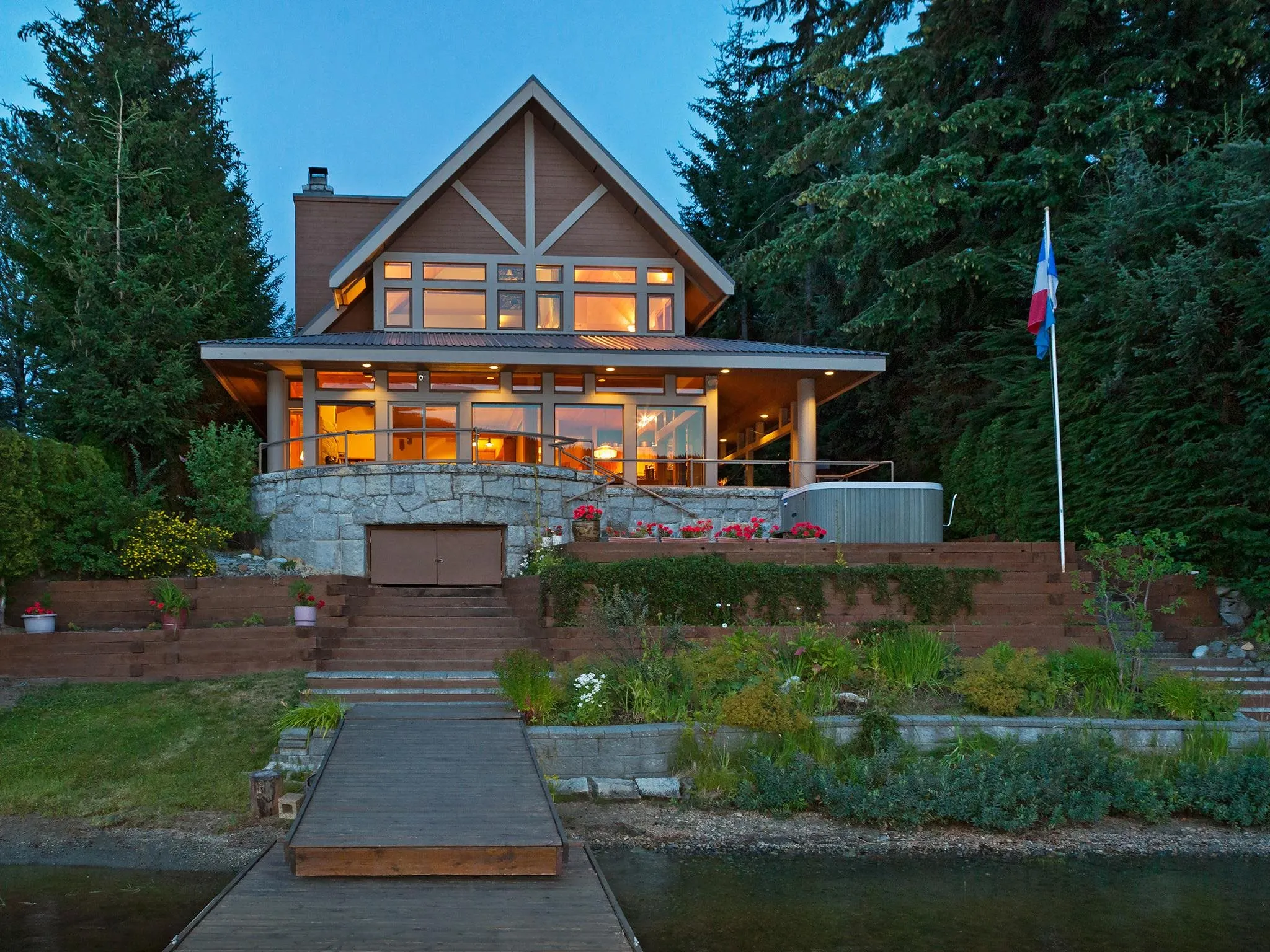 3319 Lakeside Road