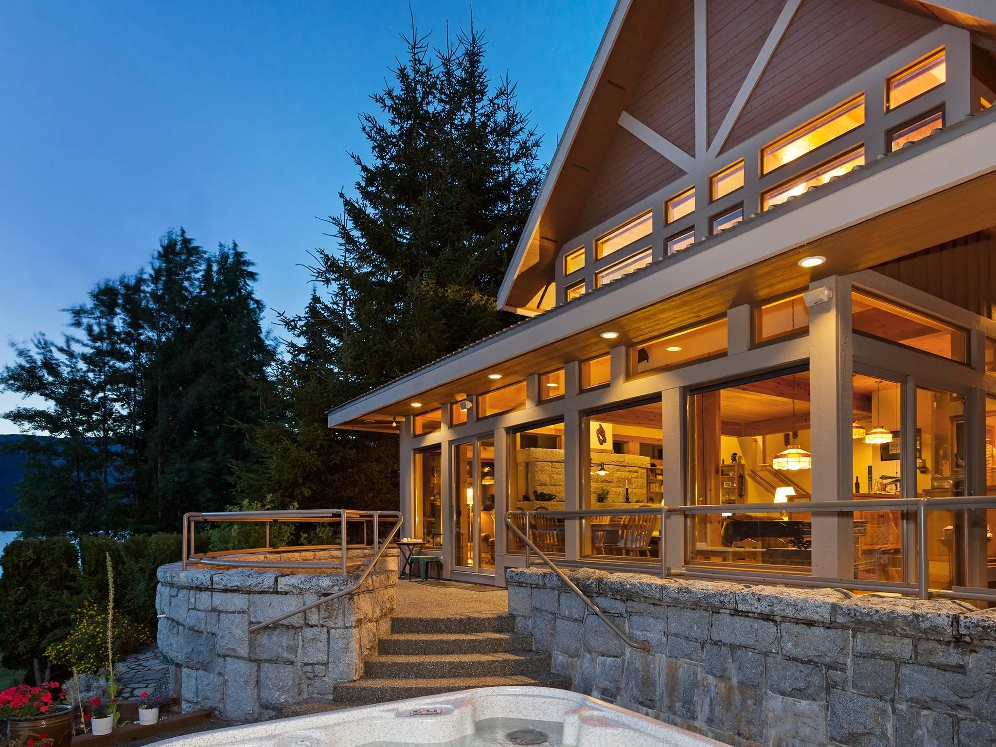 3319 Lakeside Road