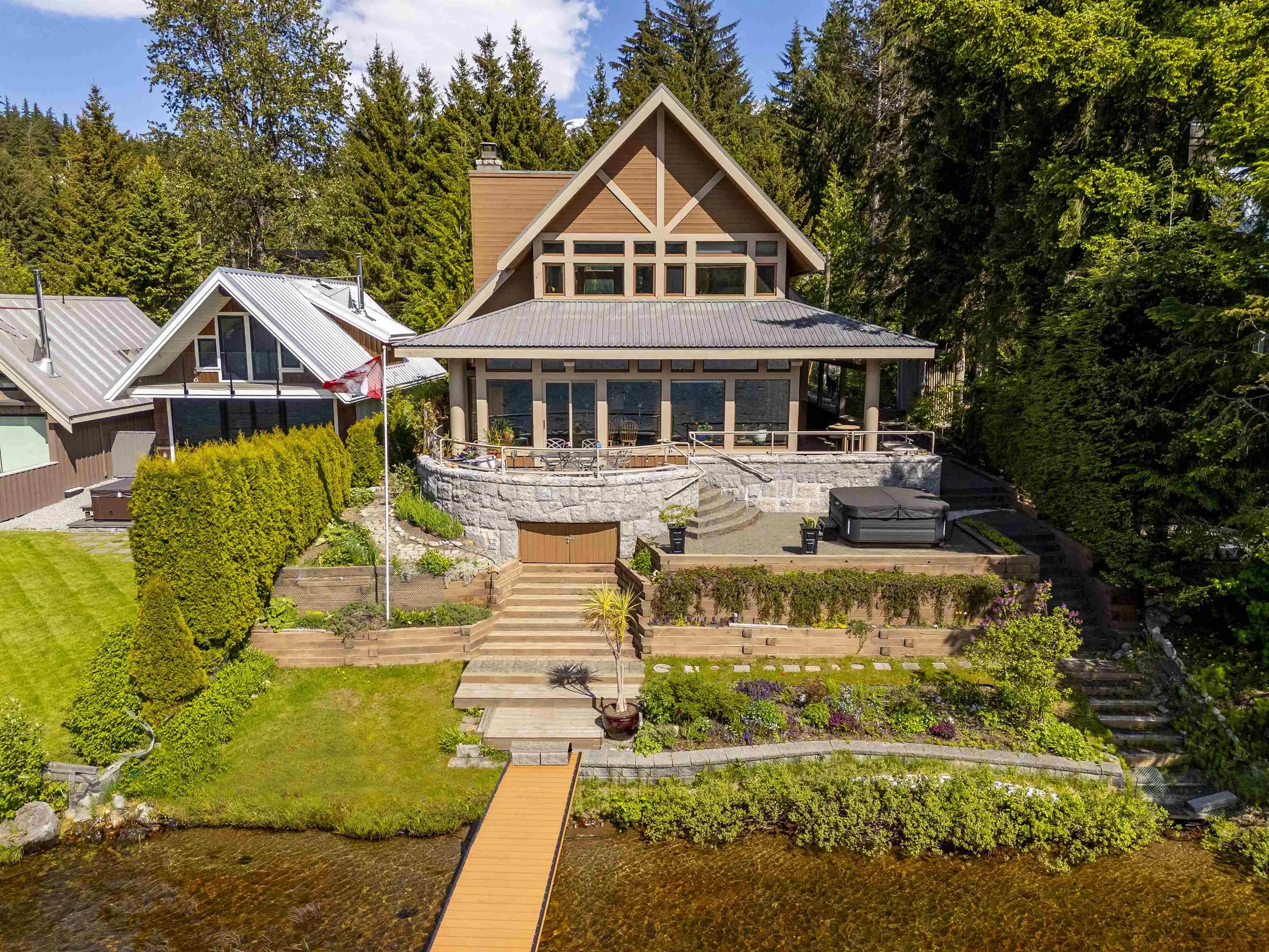 3319 Lakeside Road