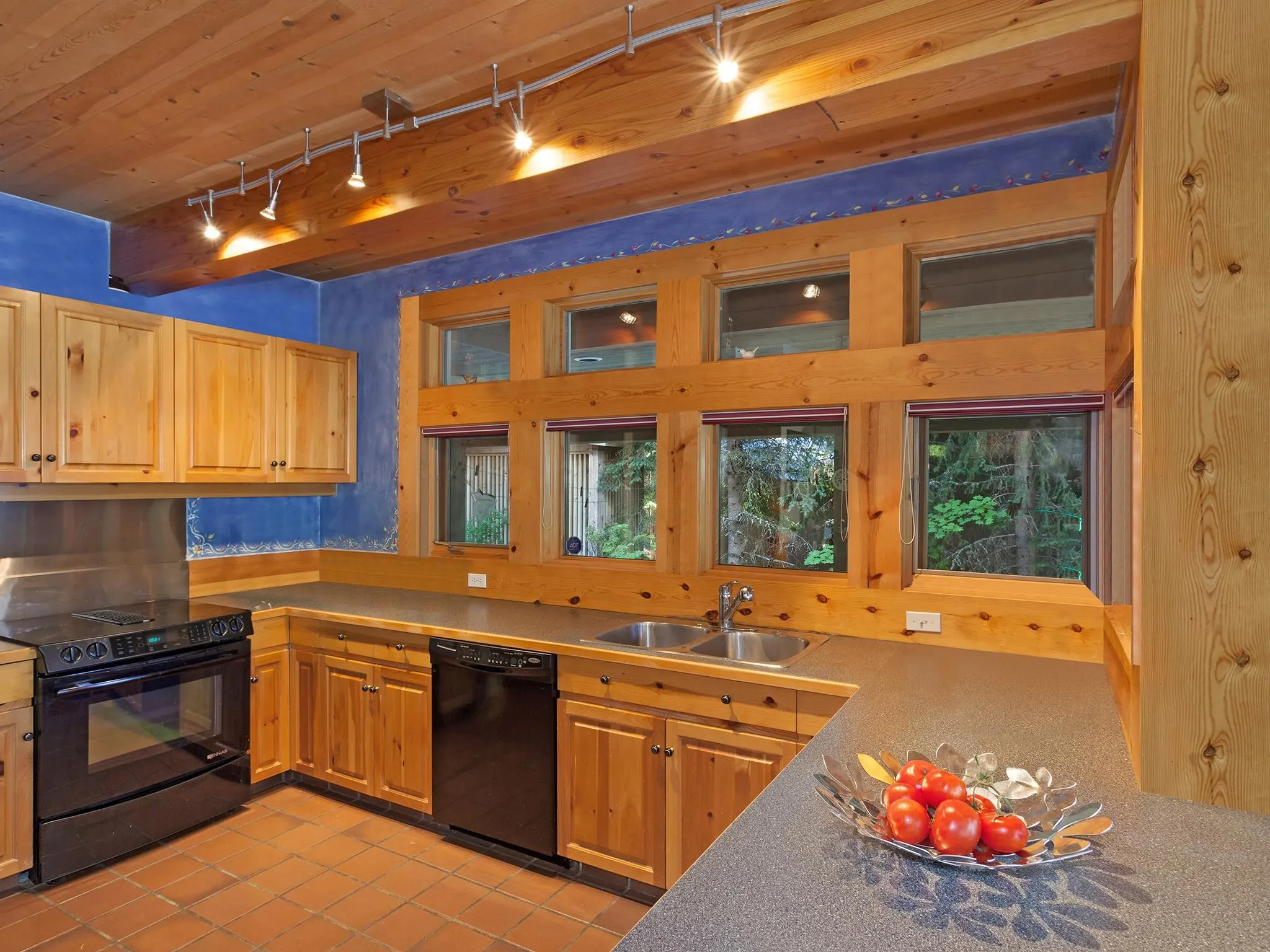 3319 Lakeside Road