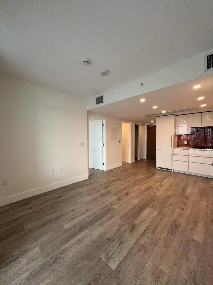 2507 10428 Whalley Boulevard