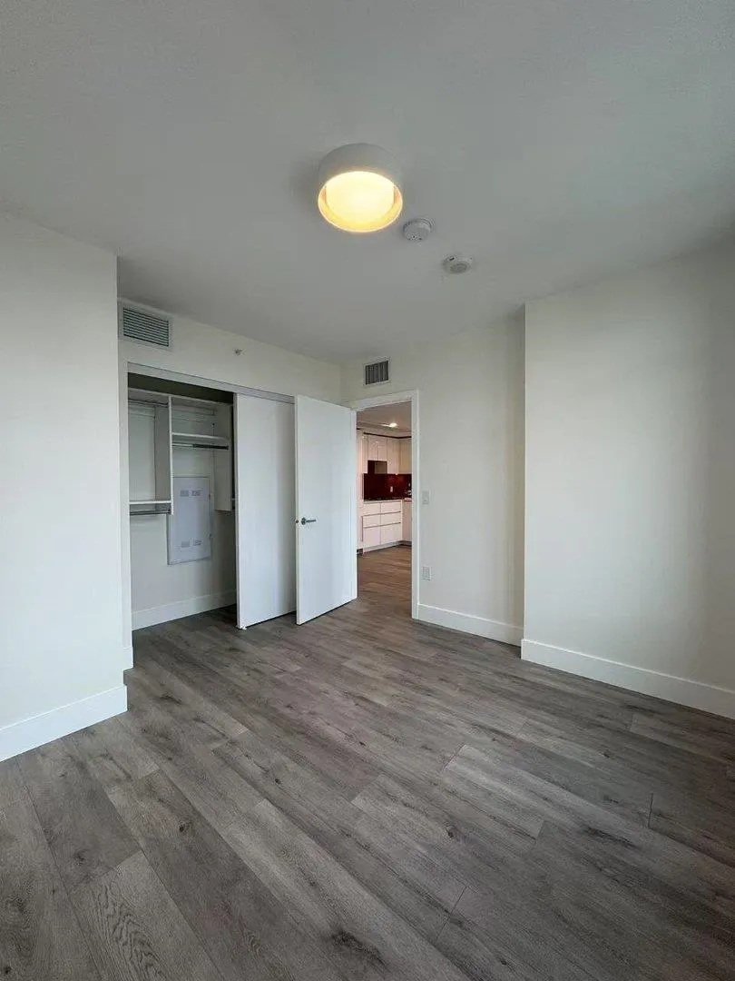 2507 10428 Whalley Boulevard