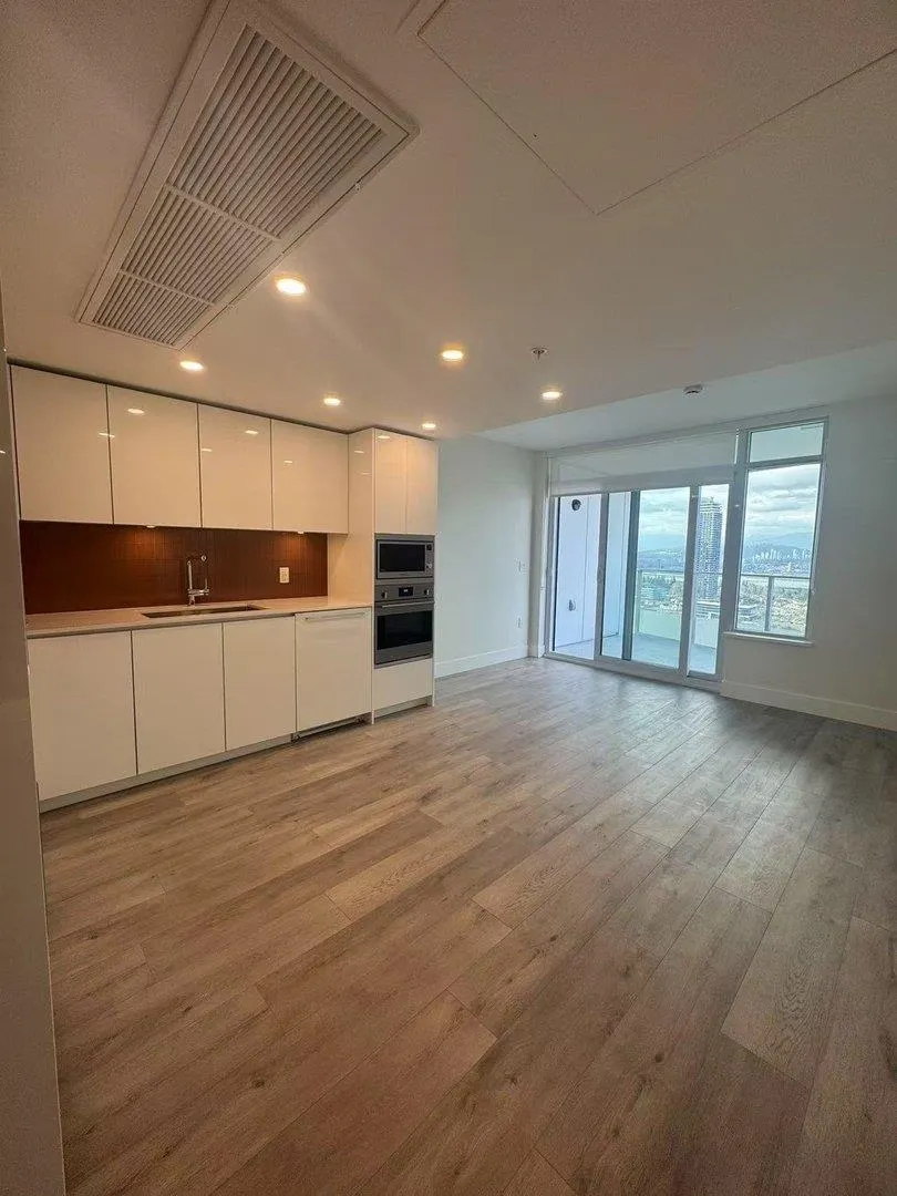 2507 10428 Whalley Boulevard
