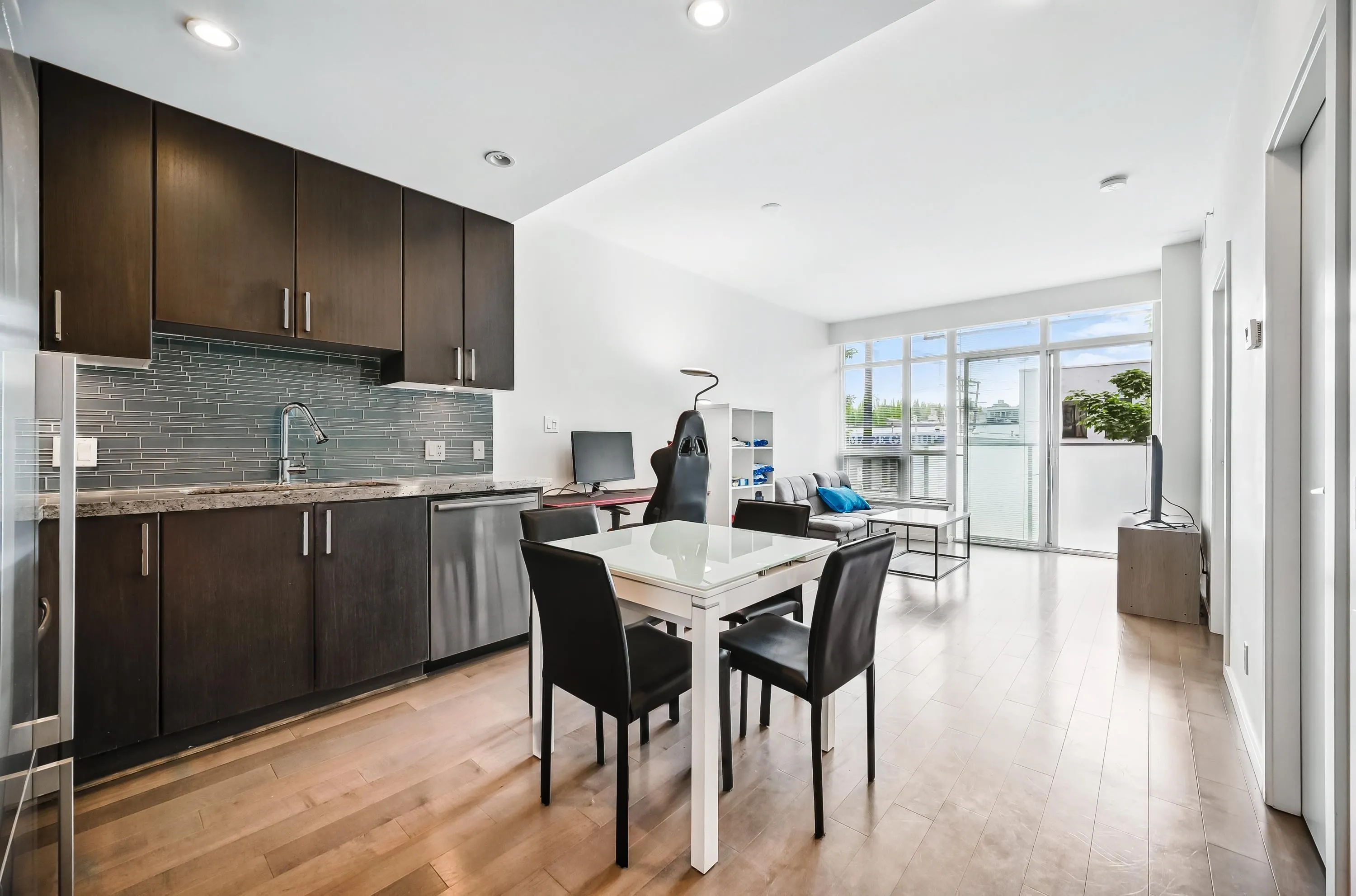 201 63 W 2nd Avenue