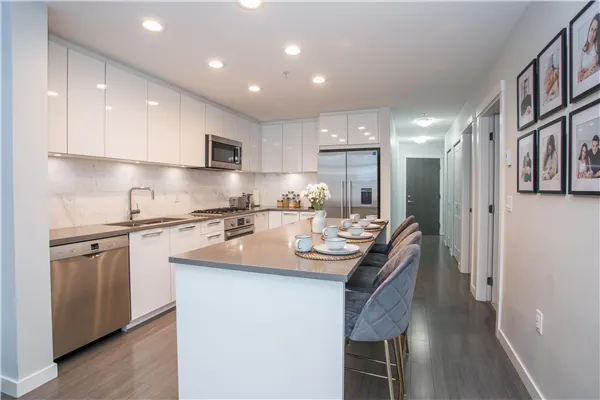 413 3263 Pierview Crescent