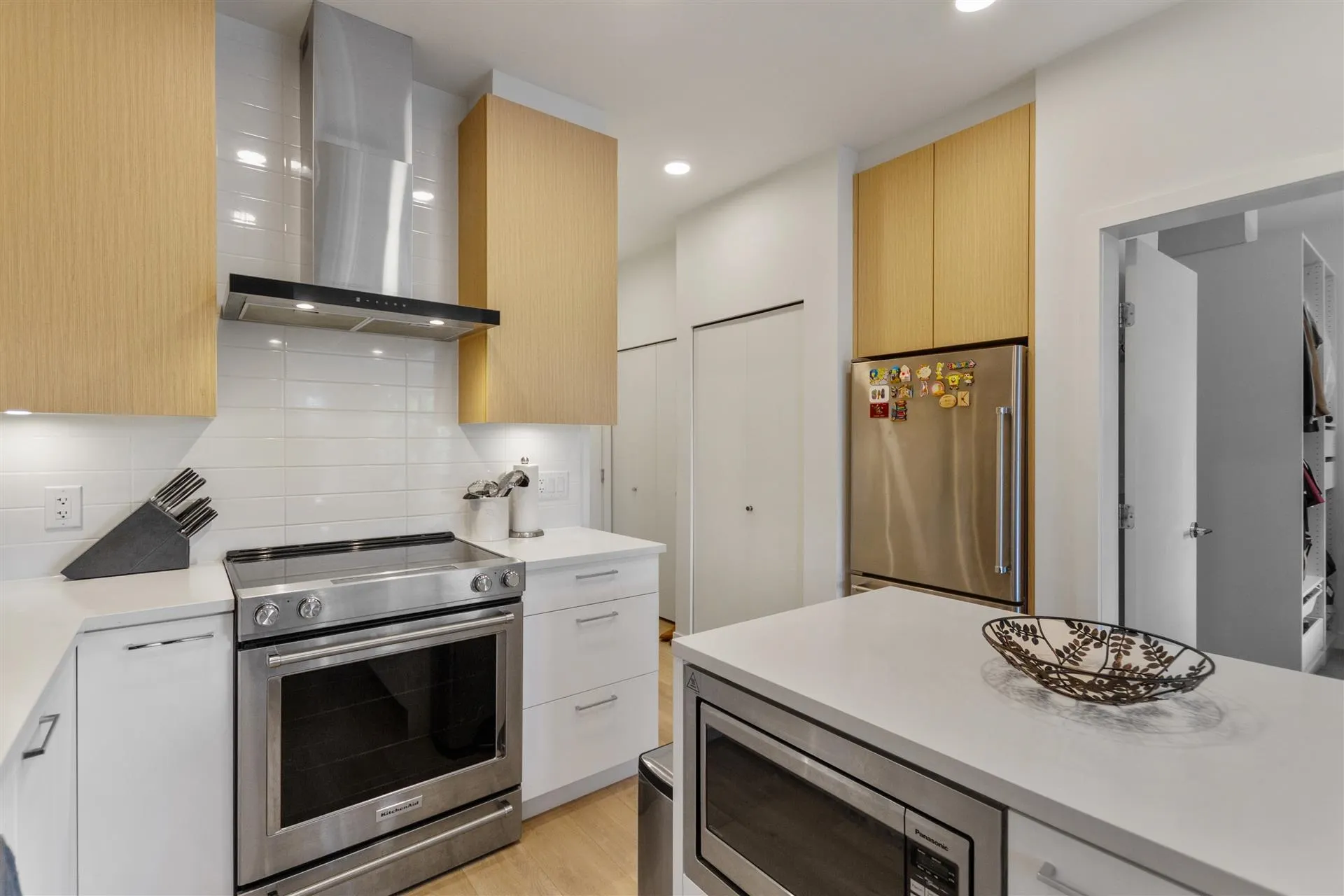 411 7588 16th Street