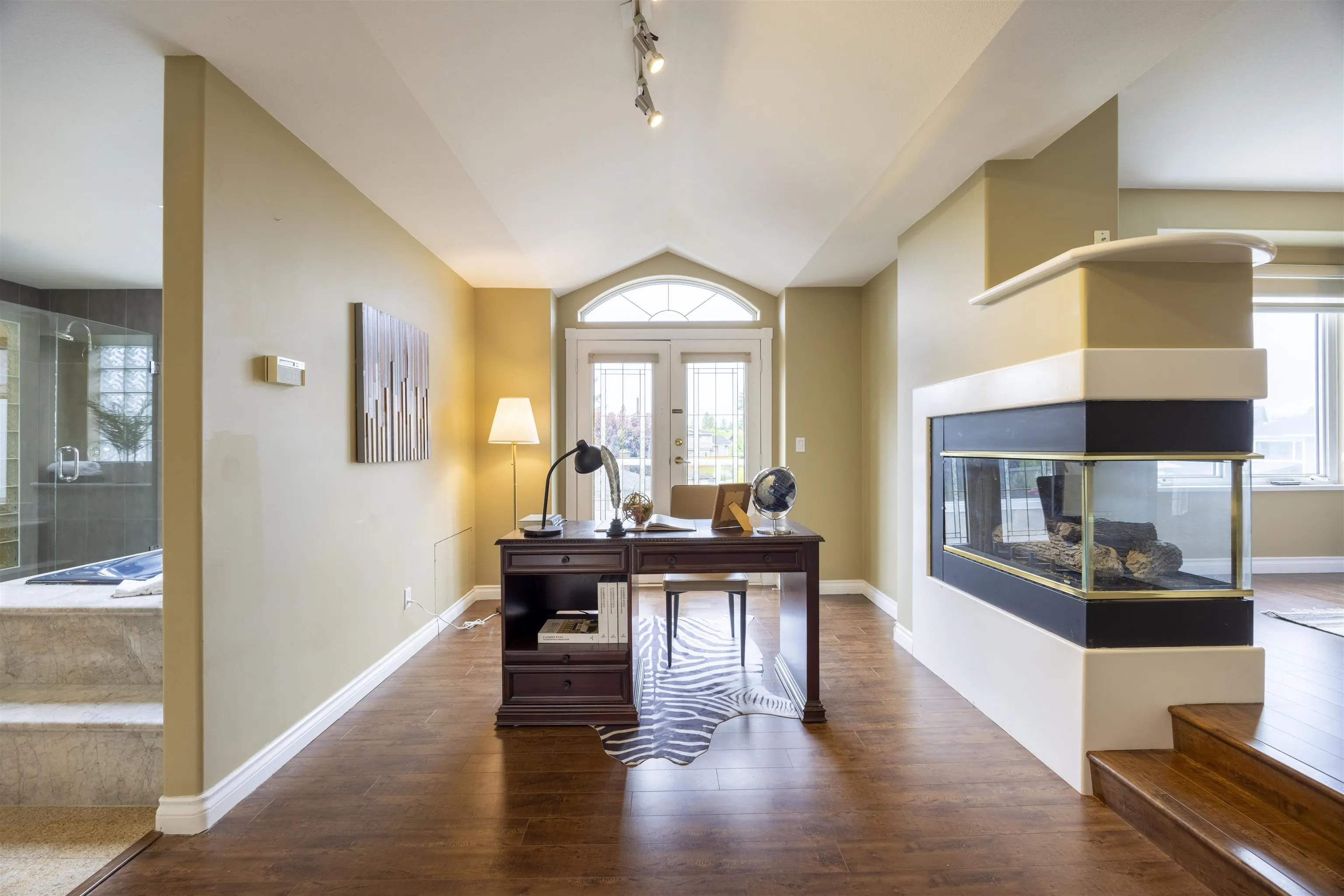 1527 Giles Place