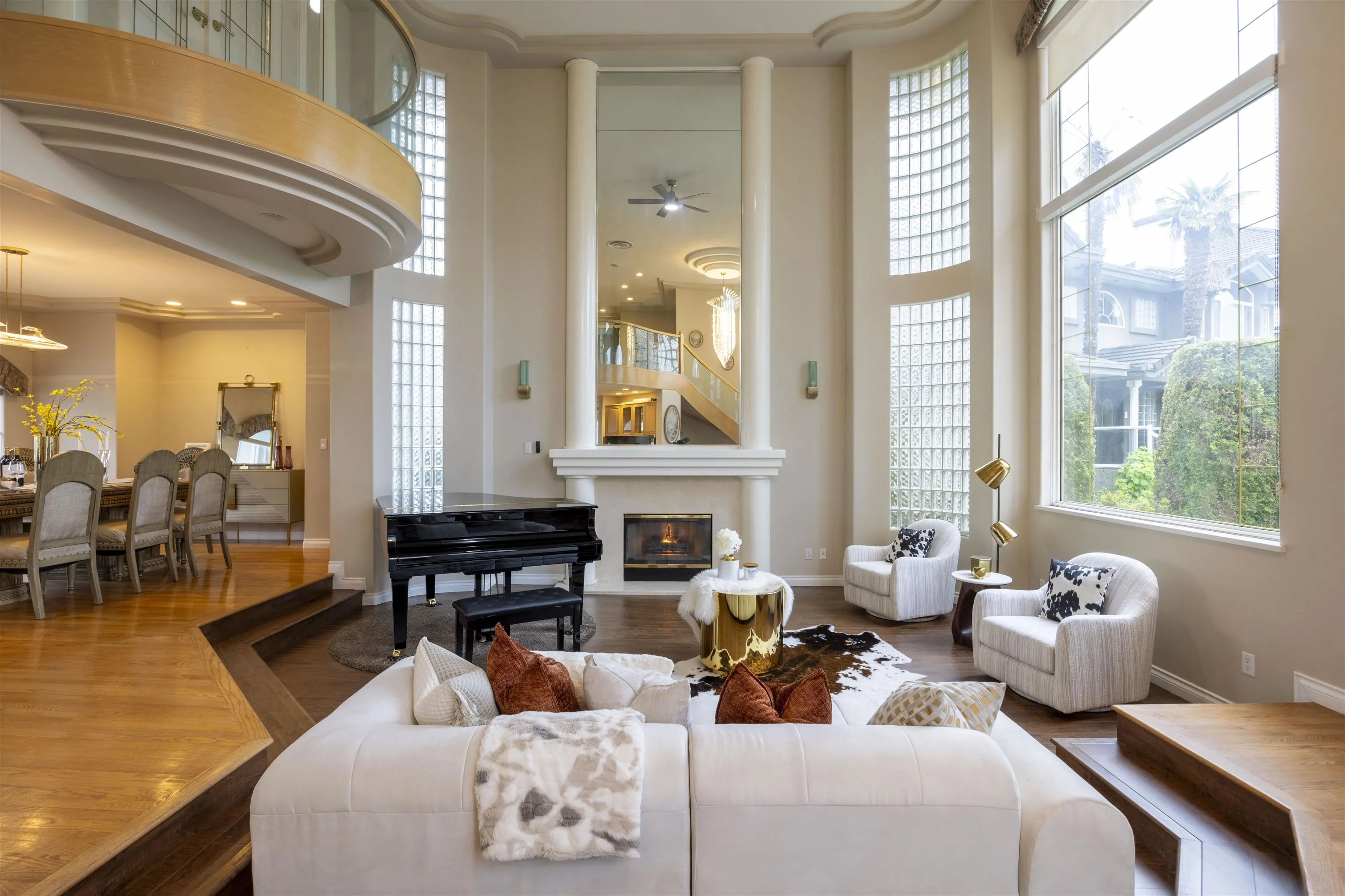 1527 Giles Place