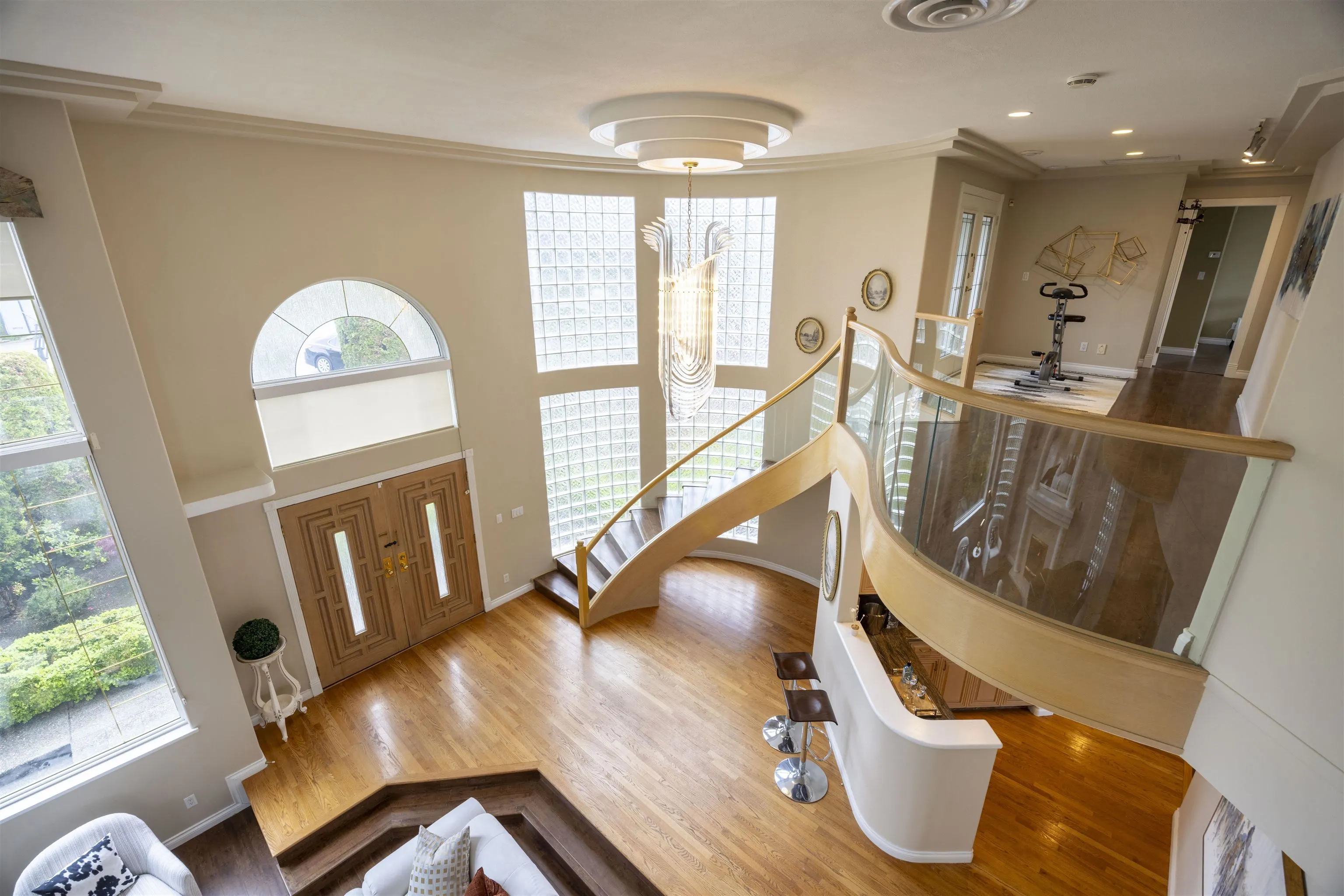 1527 Giles Place
