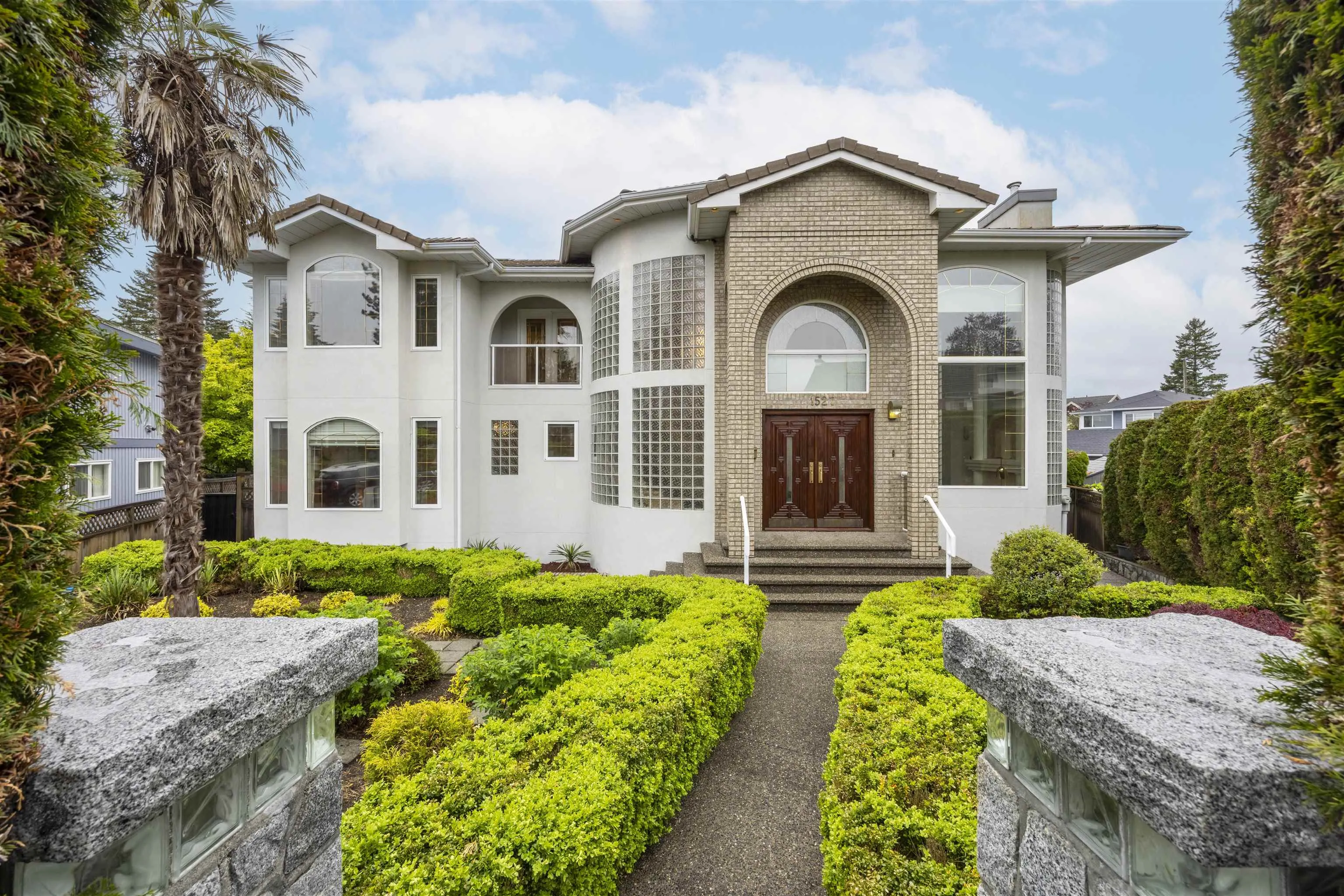 1527 Giles Place