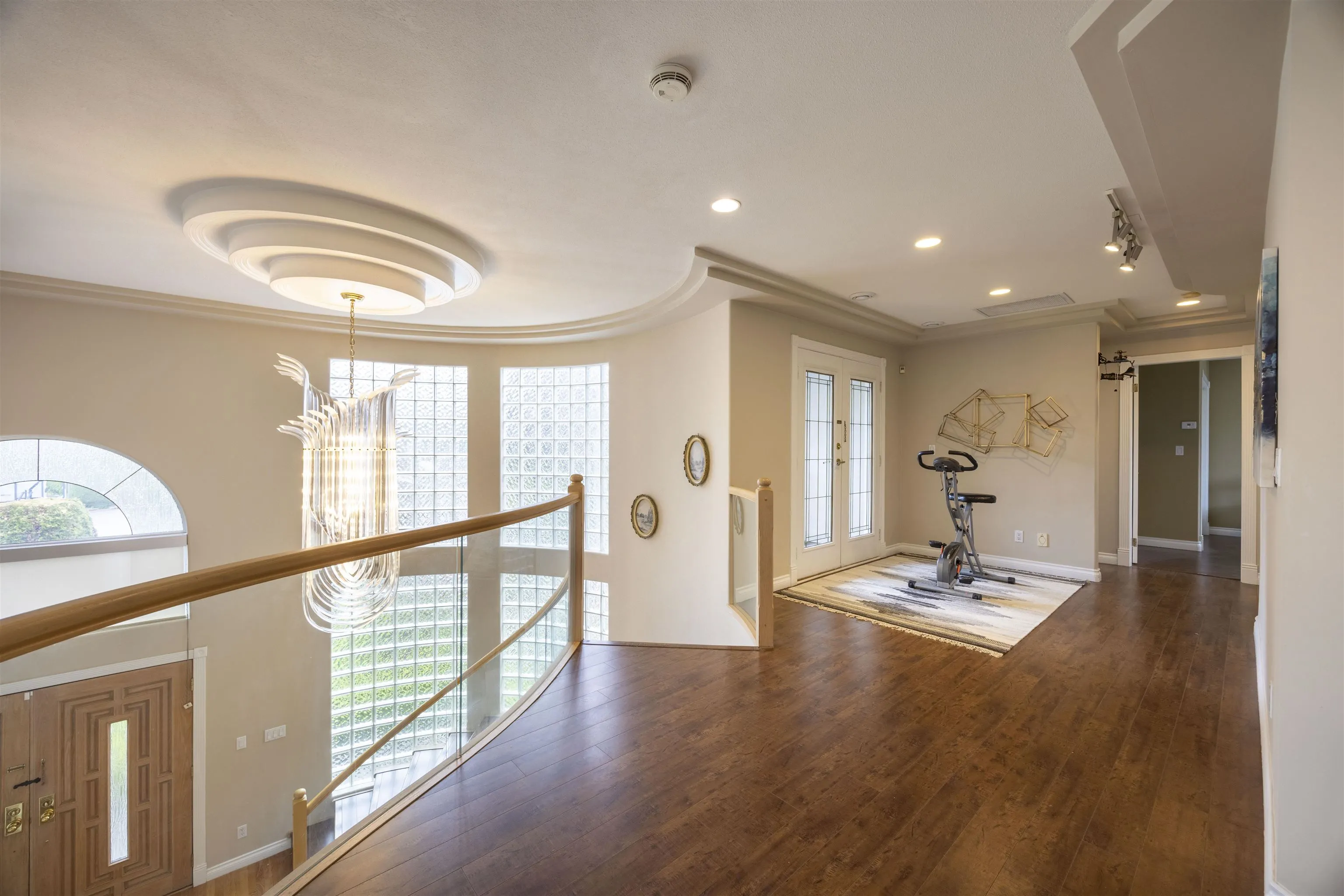 1527 Giles Place