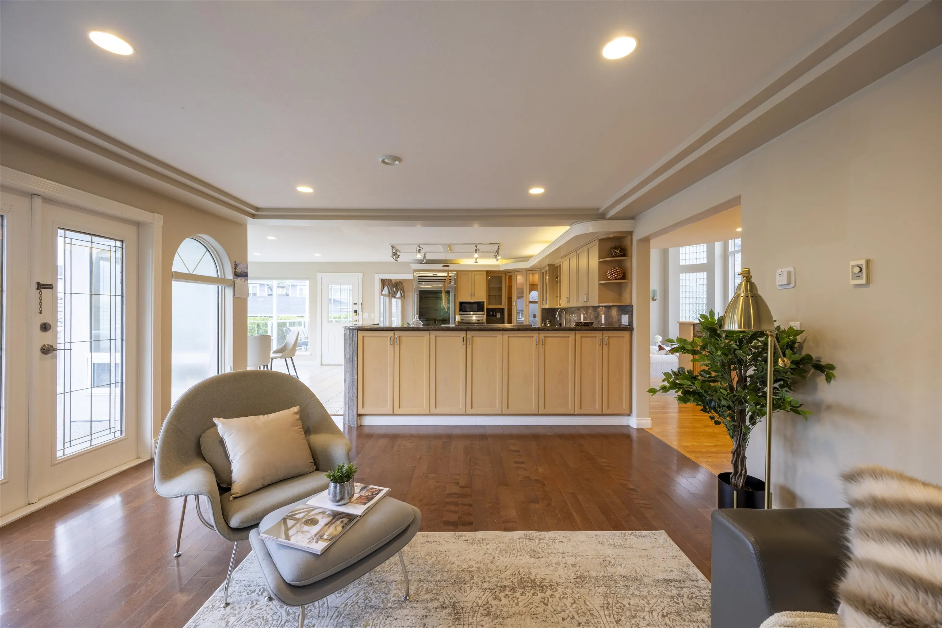 1527 Giles Place