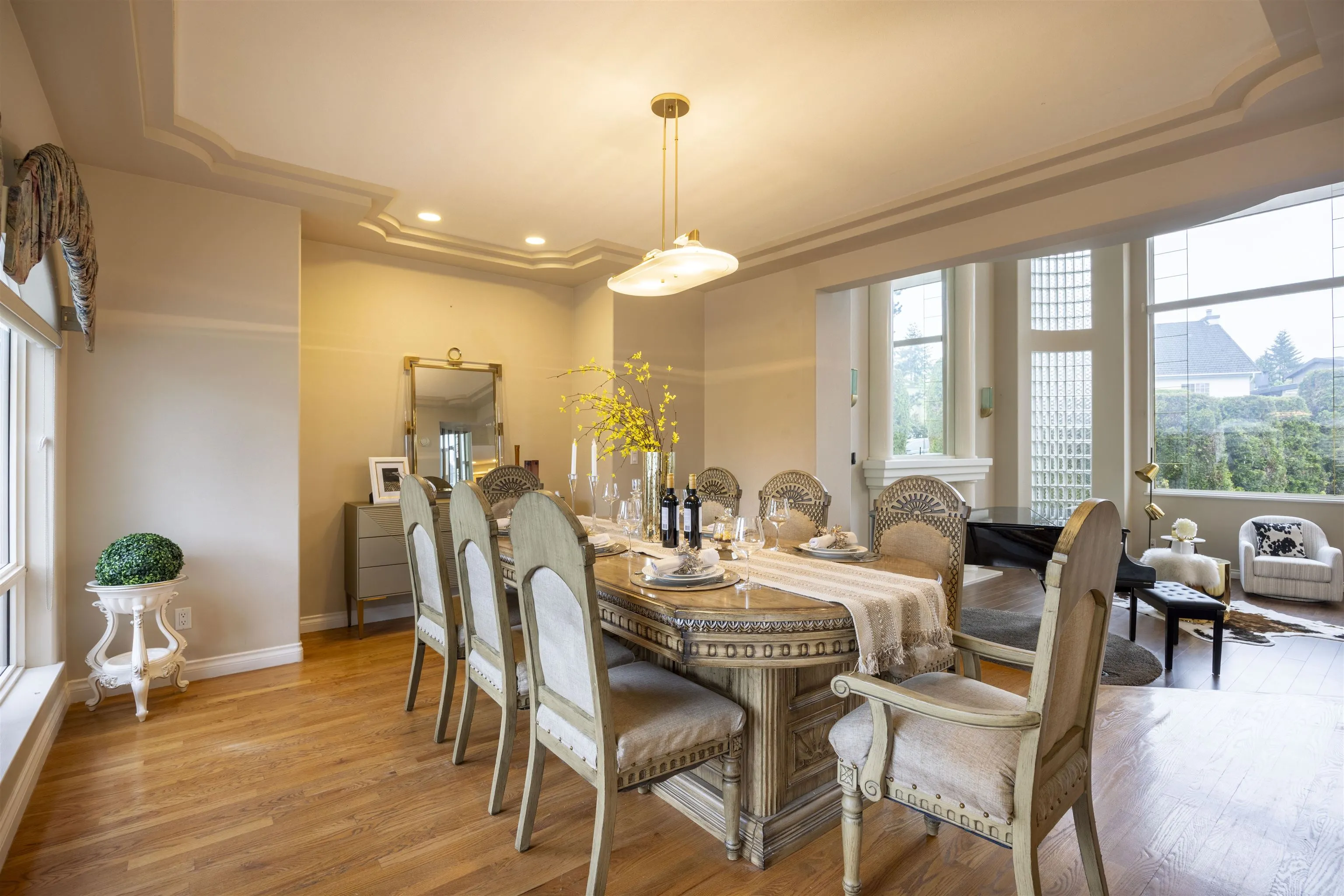 1527 Giles Place
