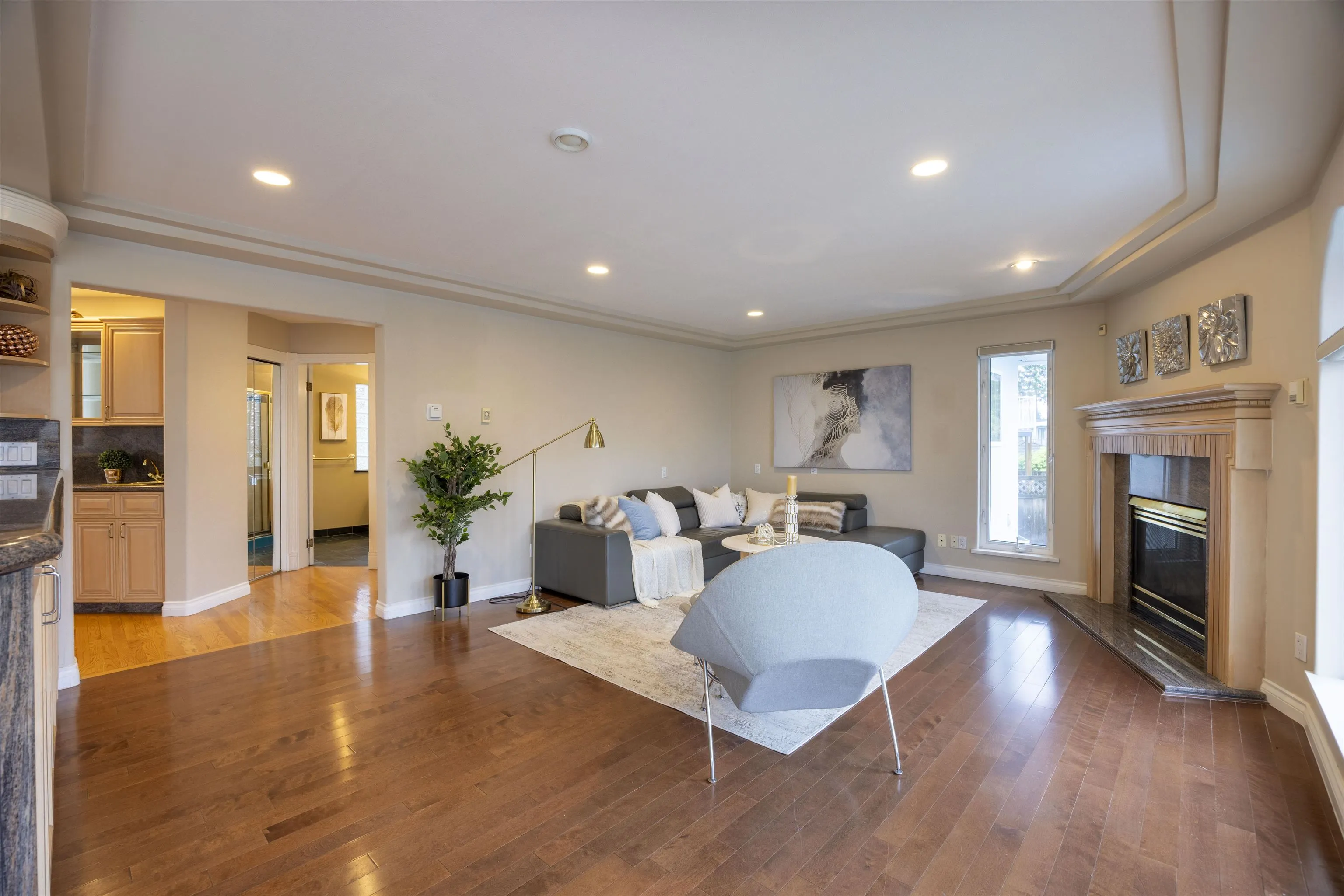 1527 Giles Place