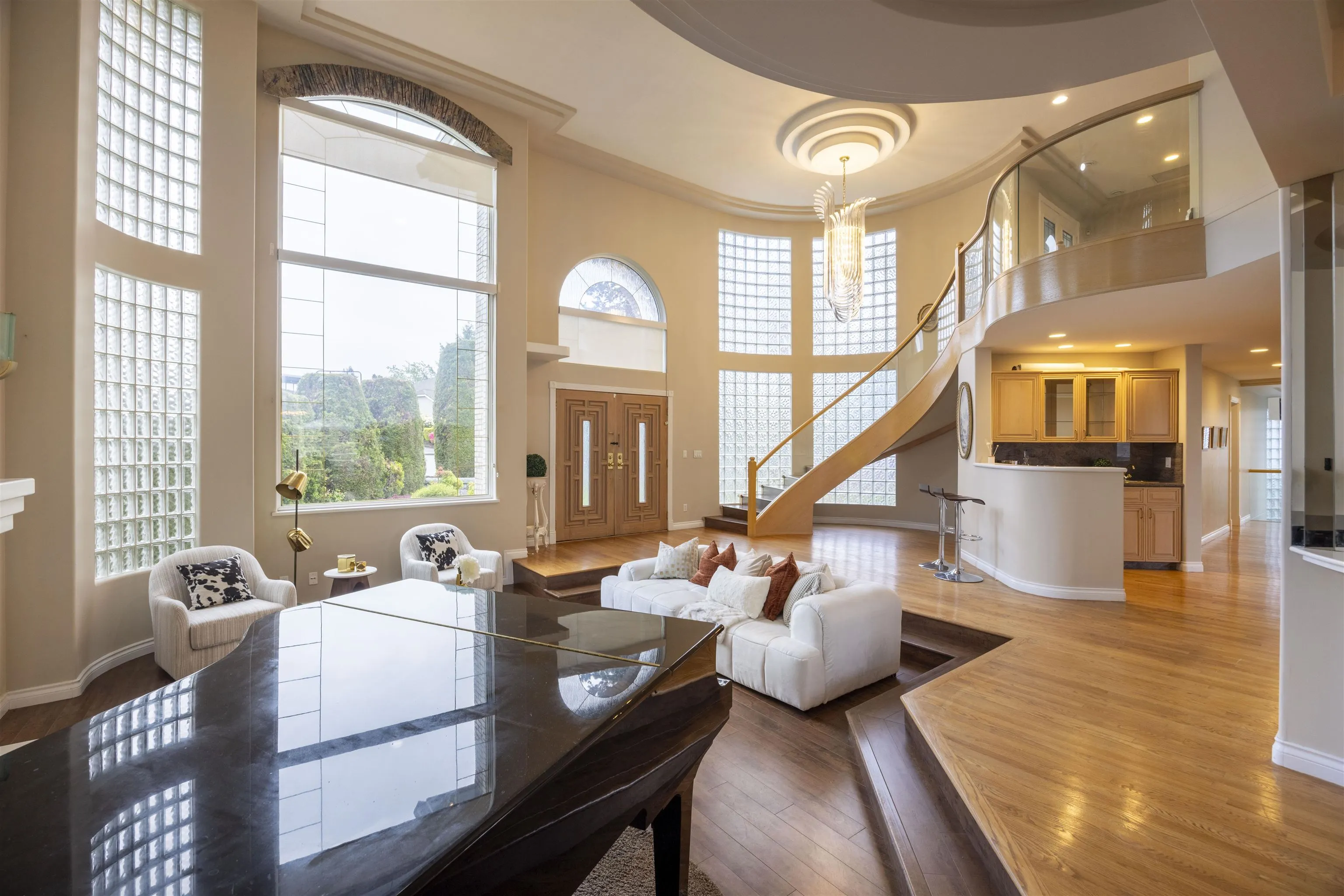 1527 Giles Place