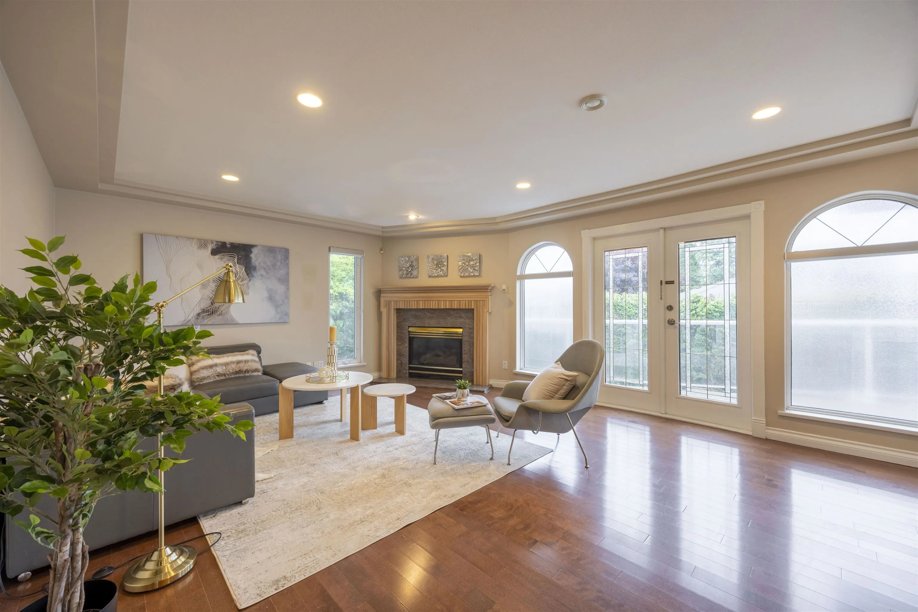 1527 Giles Place