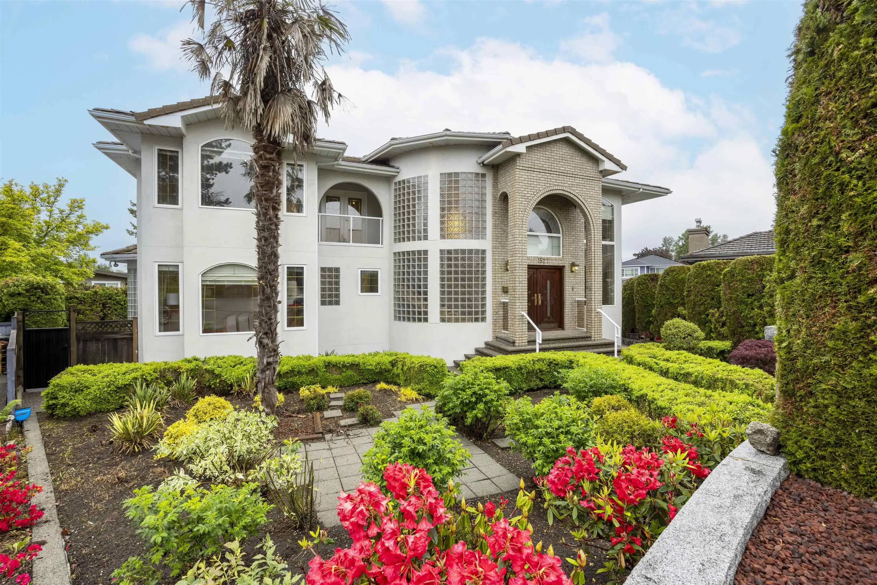 1527 Giles Place