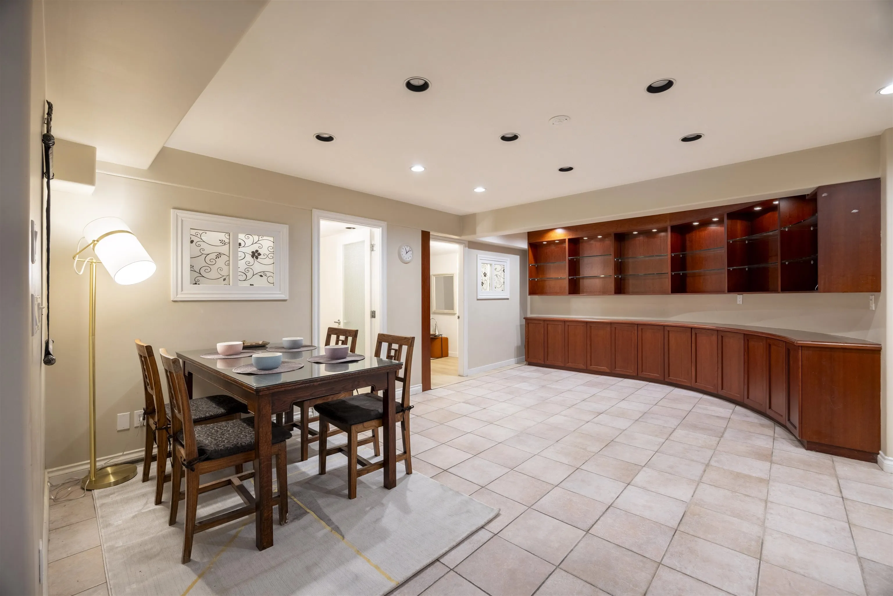 1527 Giles Place