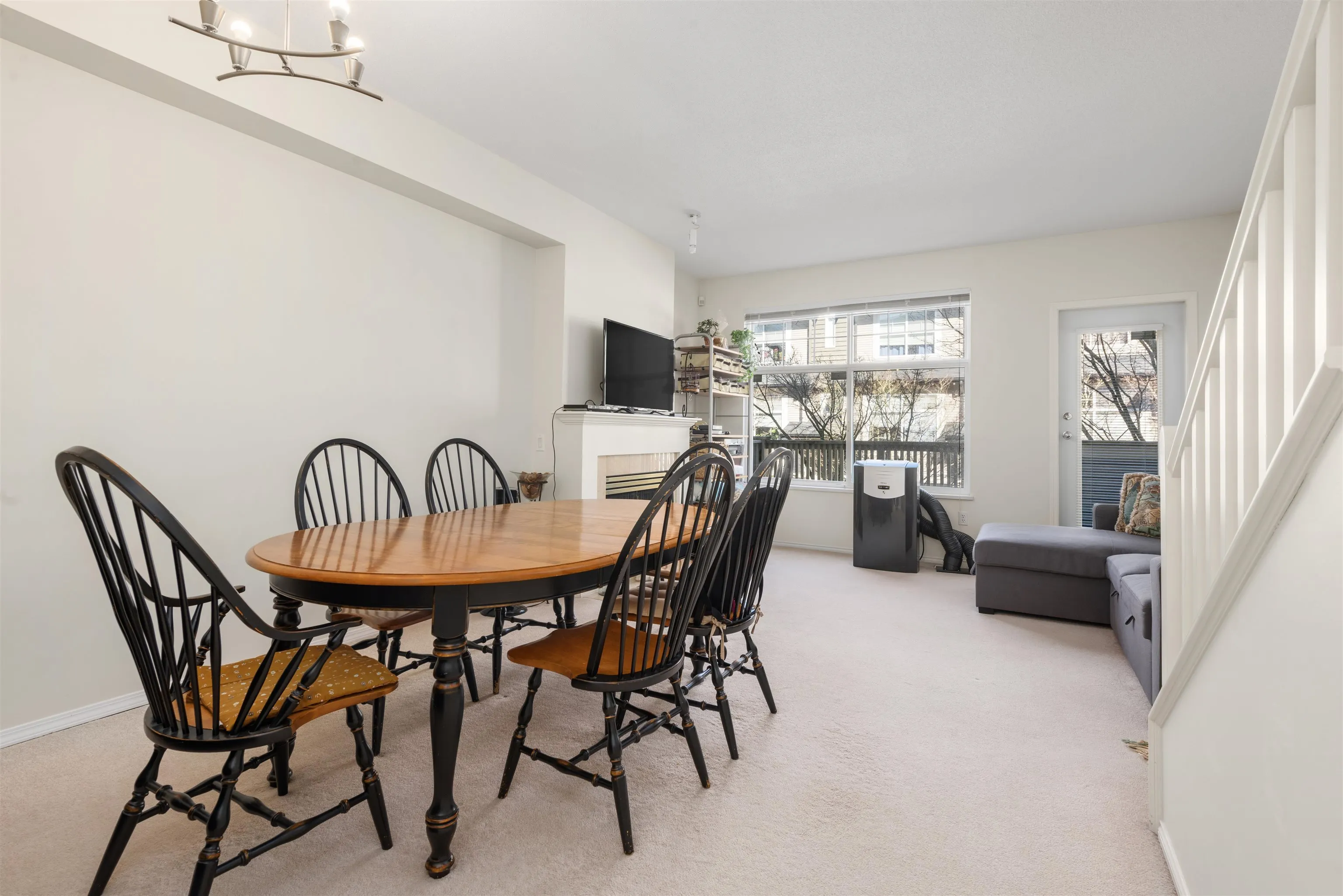 42 3711 Robson Court