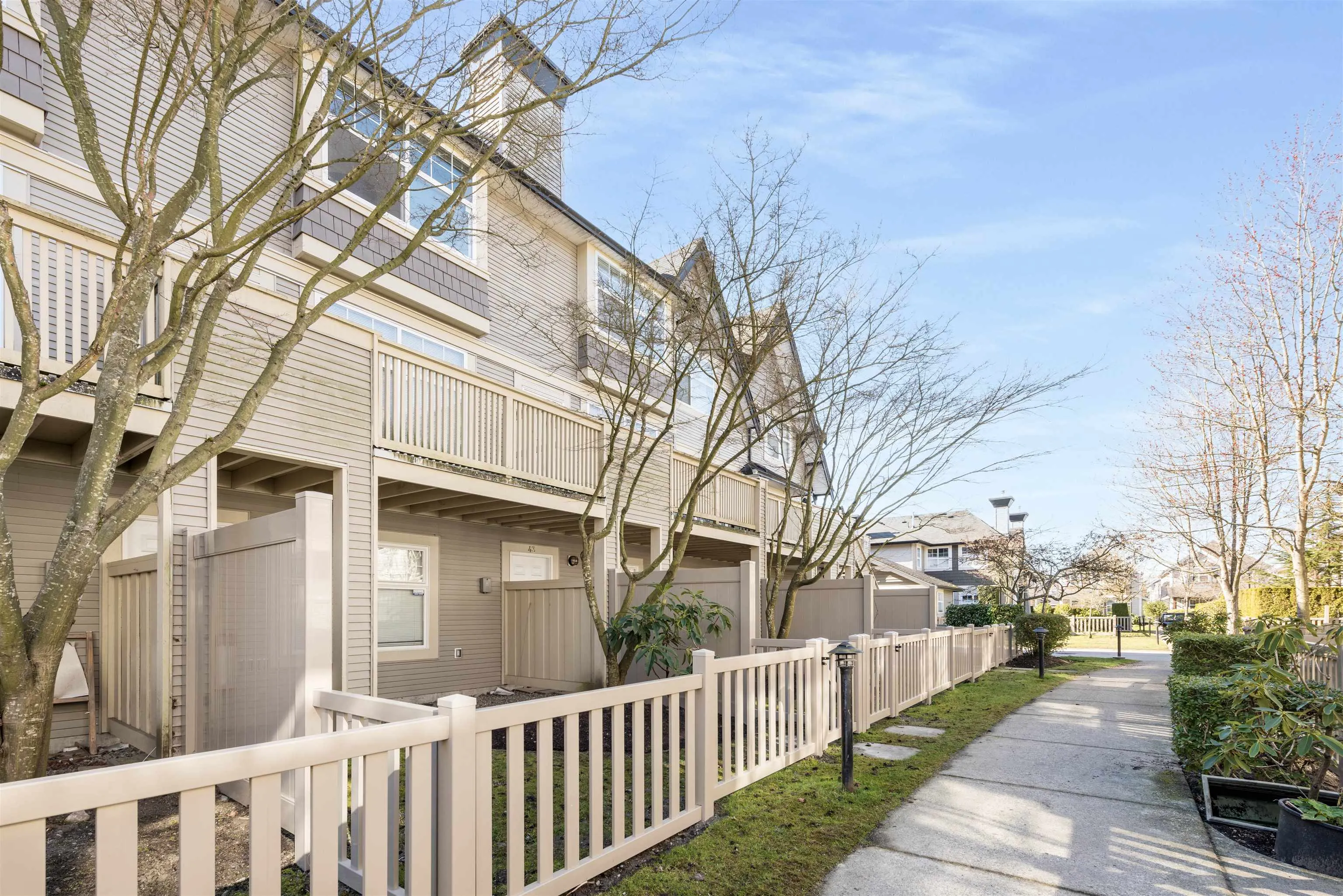 42 3711 Robson Court