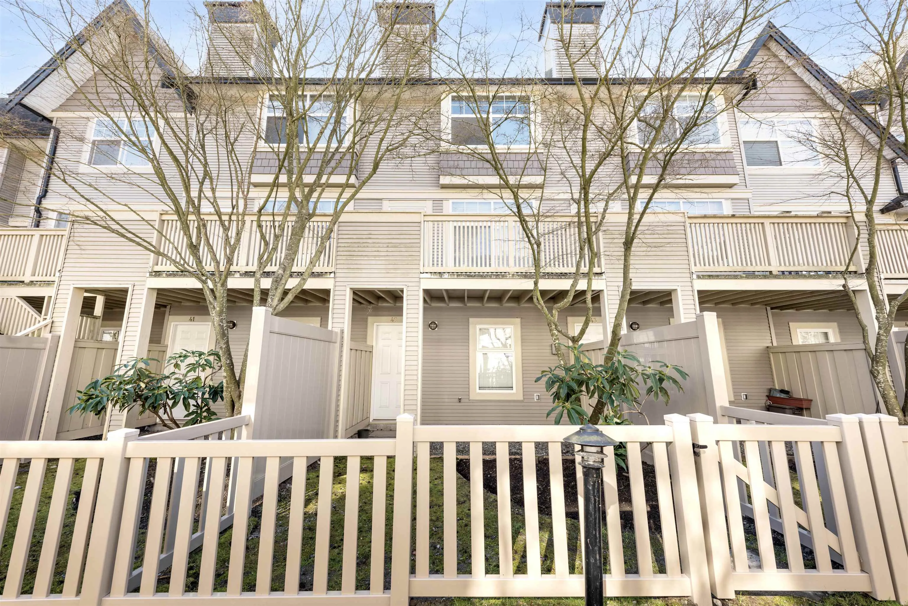 42 3711 Robson Court